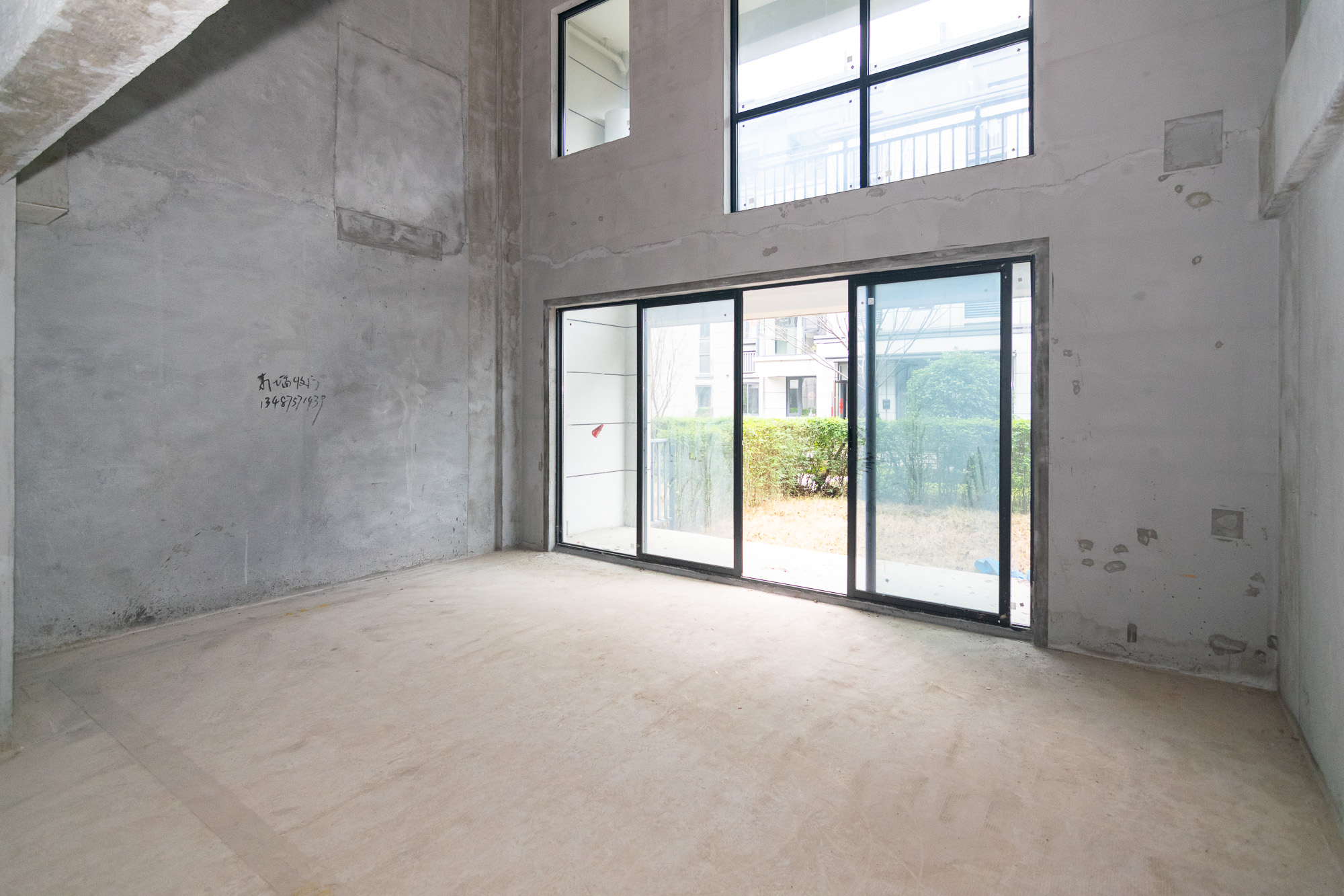 长房越秀星悦荟  5室2厅2卫    208.0万 长房越秀星悦荟  5室2厅2卫    208.0万客厅