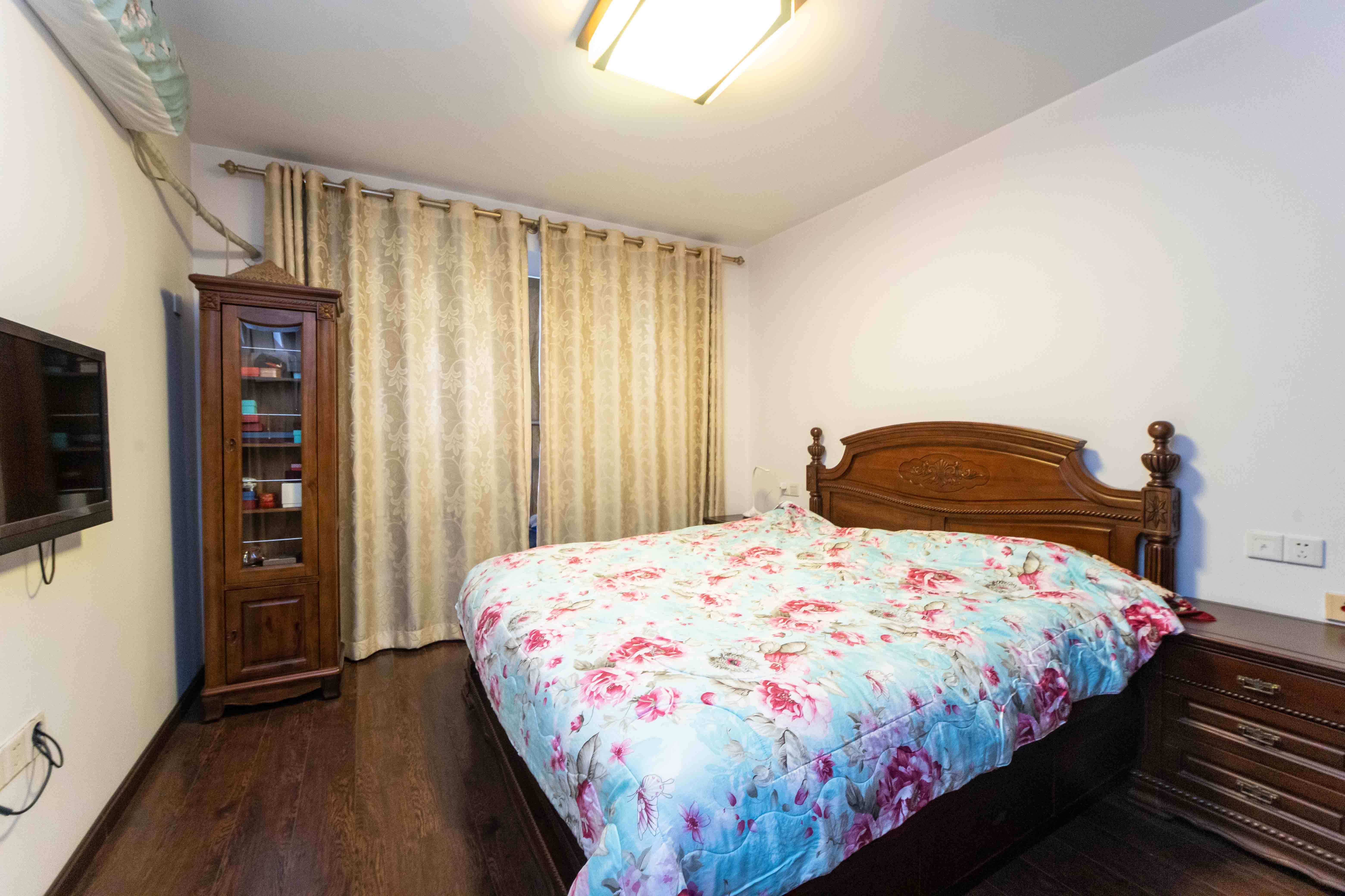 西子花苑 3室2厅2卫 118.5万 西子花苑 3室2厅2卫 118.5万卧室