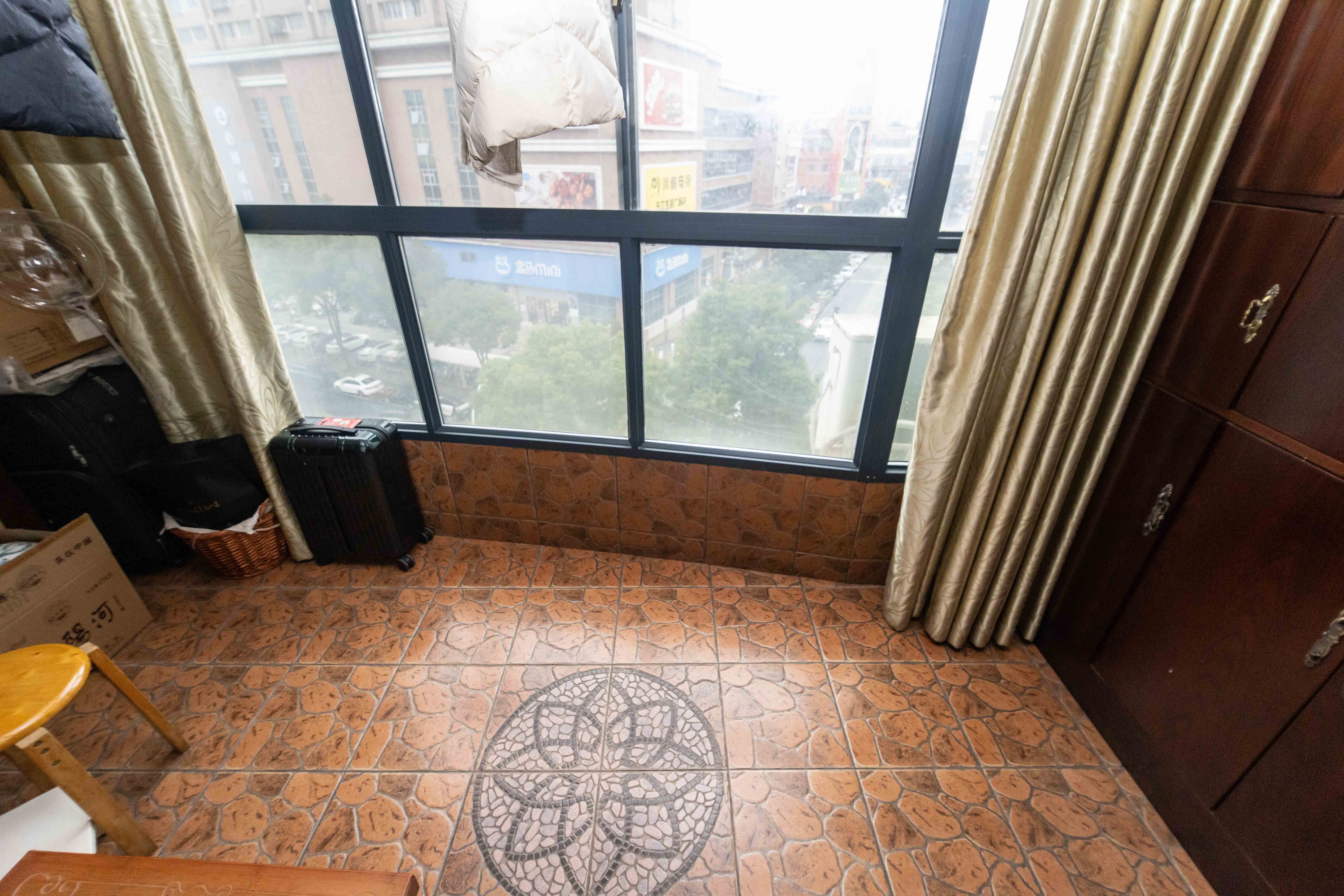 西子花苑 3室2厅2卫 118.5万 西子花苑 3室2厅2卫 118.5万阳台