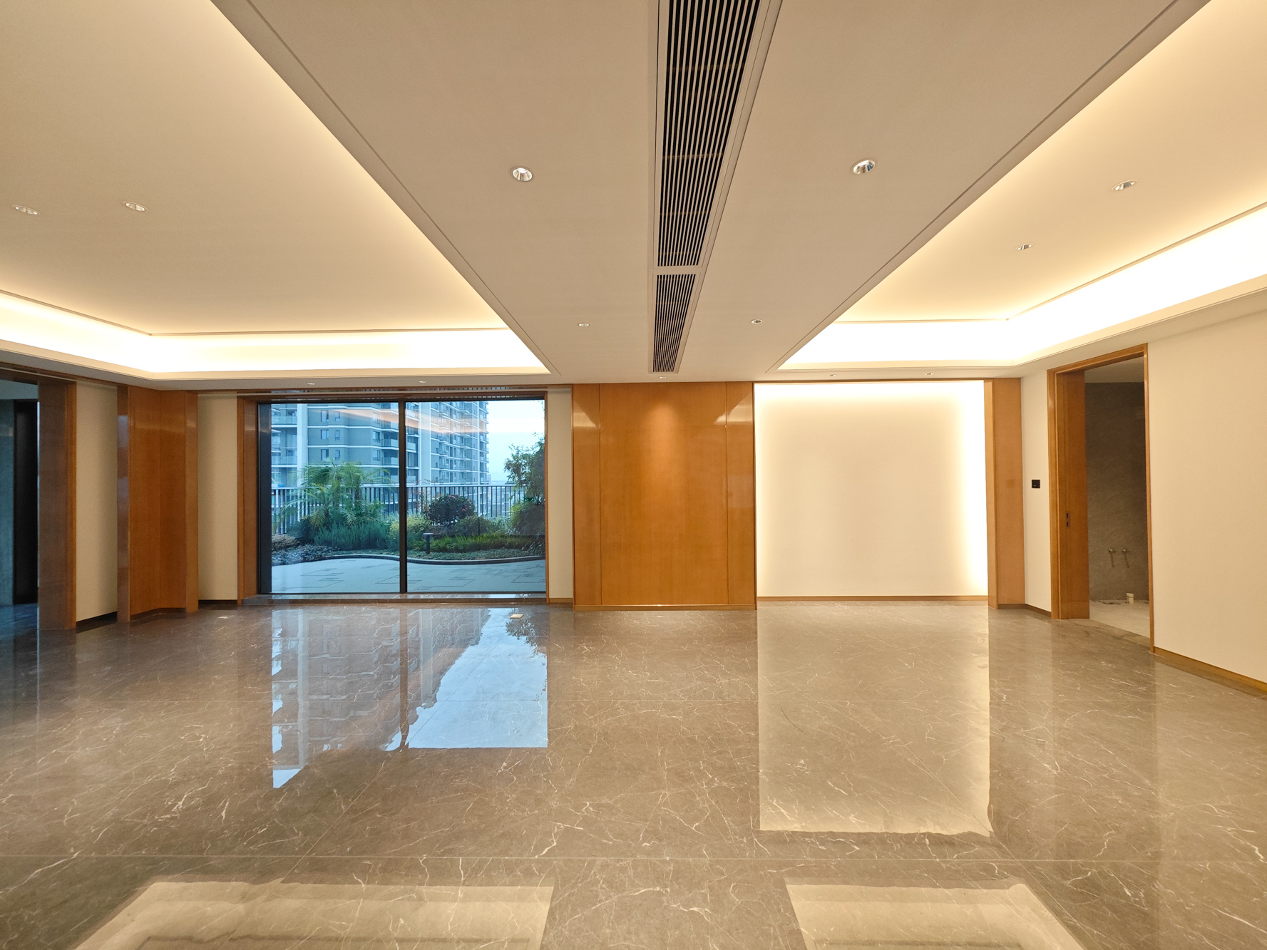 运达会展湾一期  4室2厅3卫   580.00万客厅