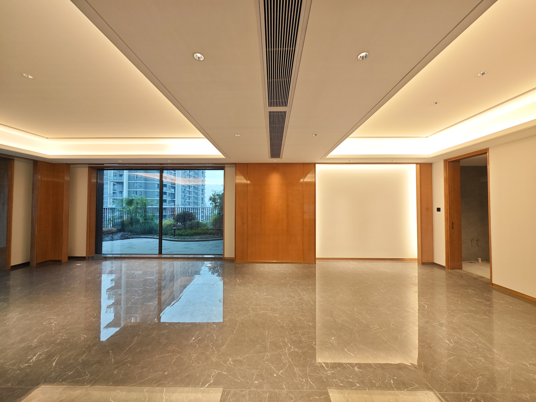 运达会展湾一期  4室2厅3卫   580.00万客厅