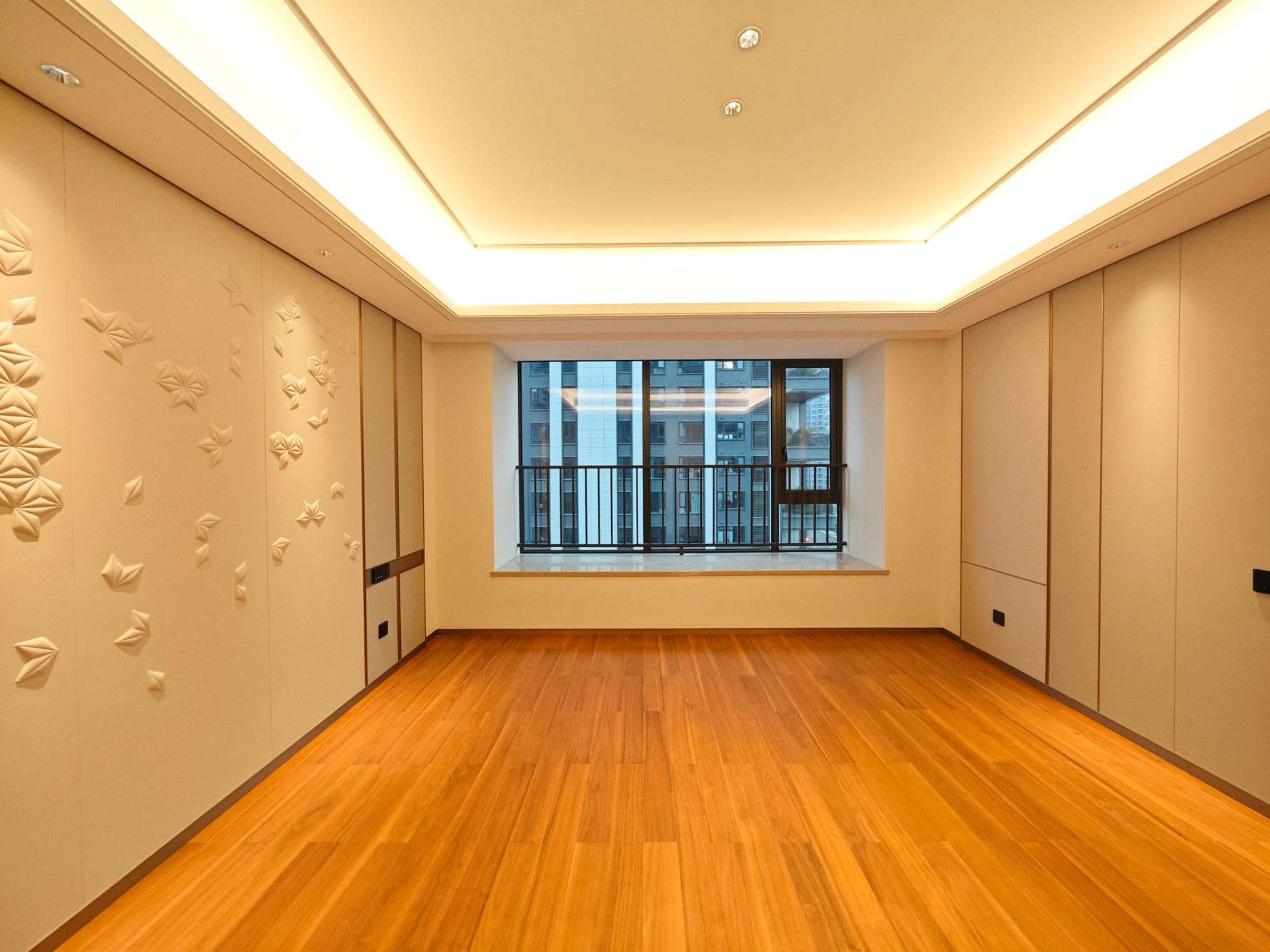 运达会展湾一期  4室2厅3卫   580.00万卧室