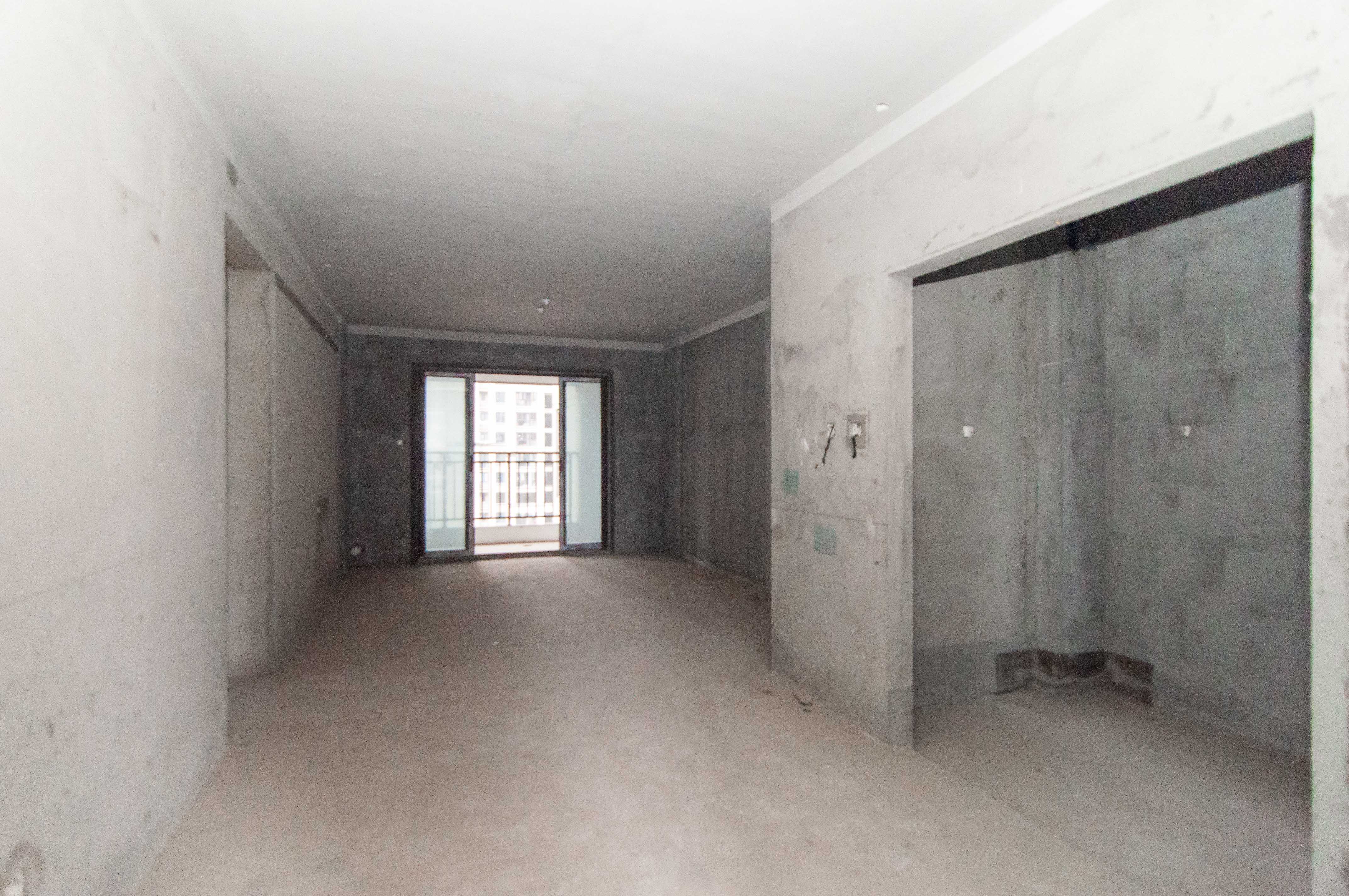 卓越浅水湾  4室2厅2卫    136.0万客厅