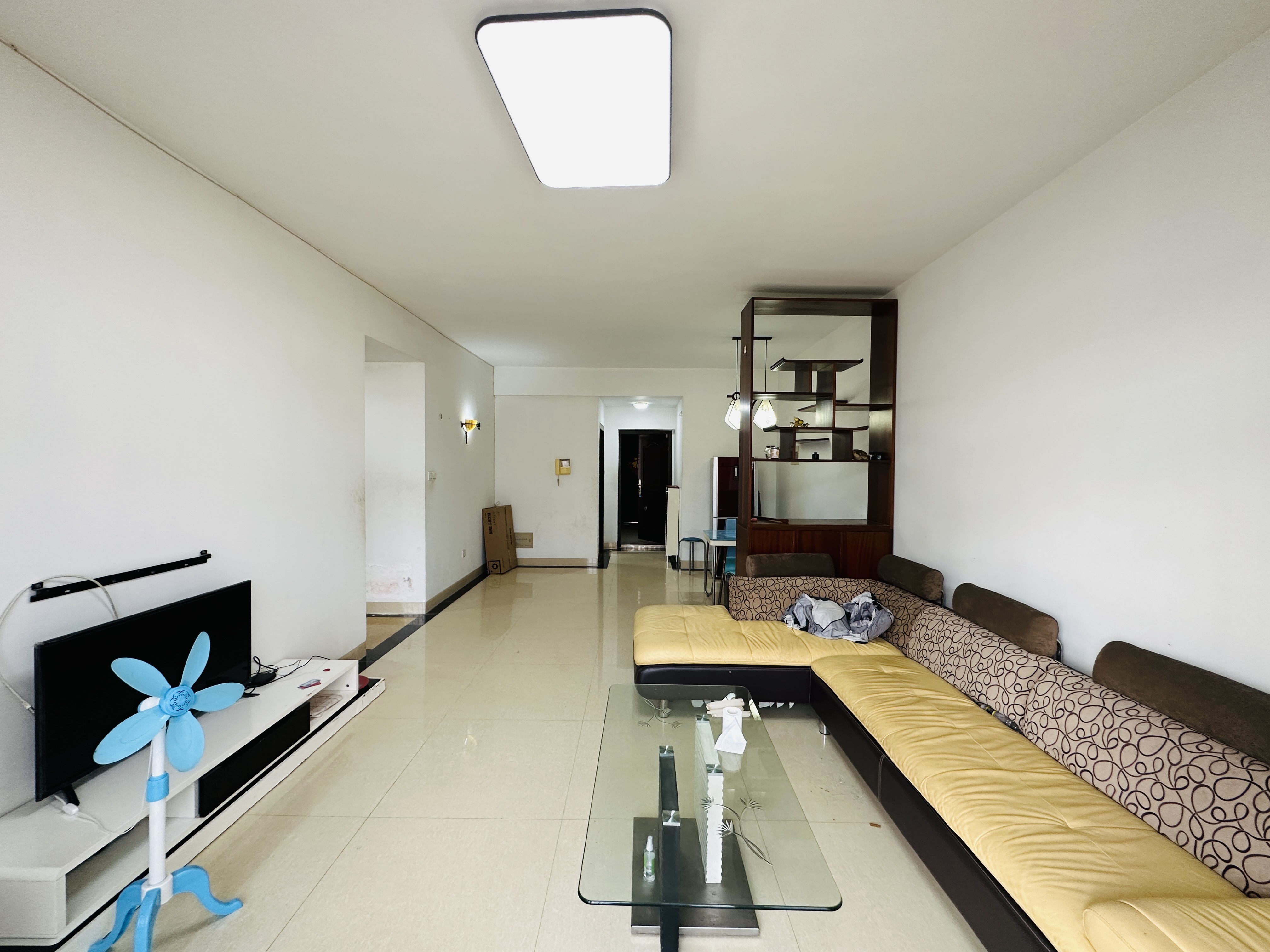 维多利亚花园 2室2厅1卫 101.0万 维多利亚花园 2室2厅1卫 101.0万客厅