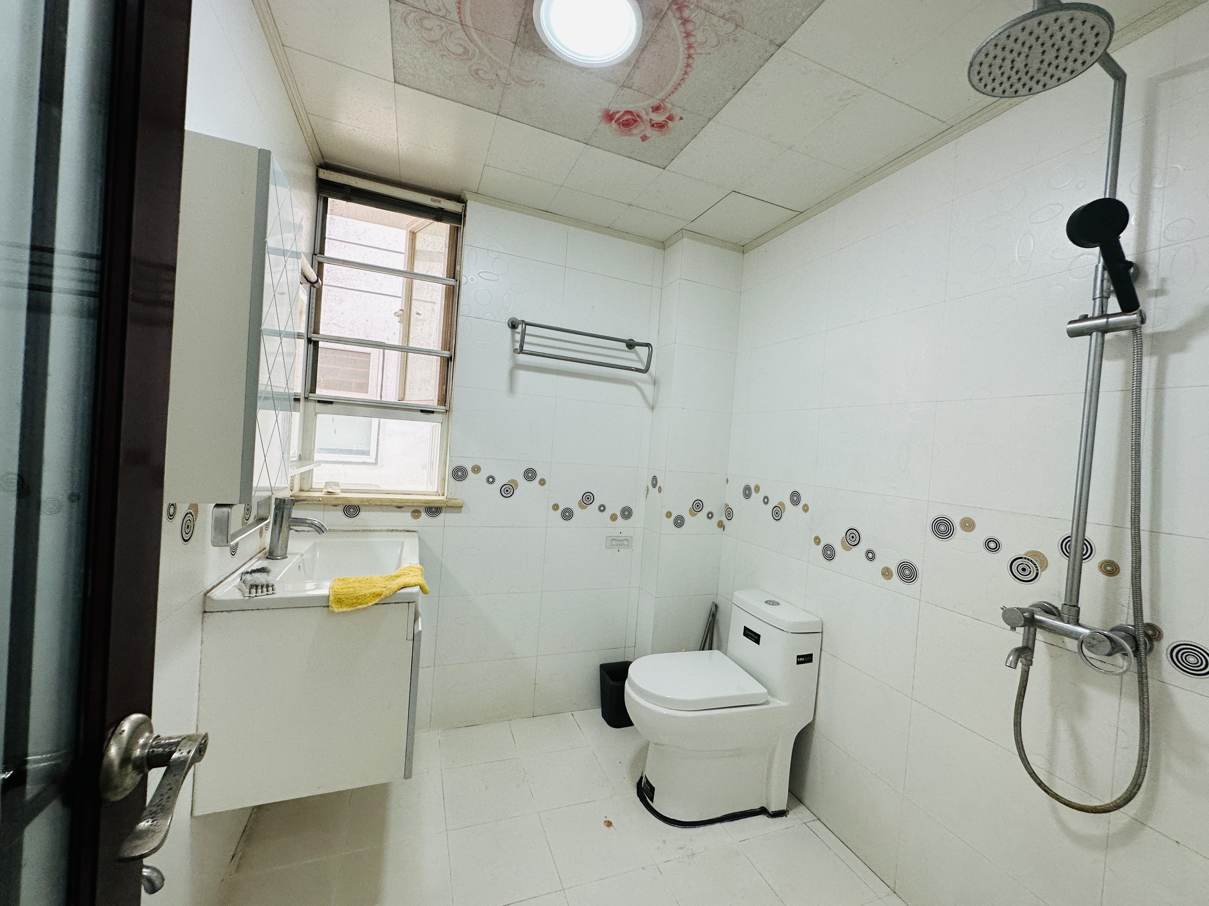 维多利亚花园 2室2厅1卫 101.0万 维多利亚花园 2室2厅1卫 101.0万卫生间