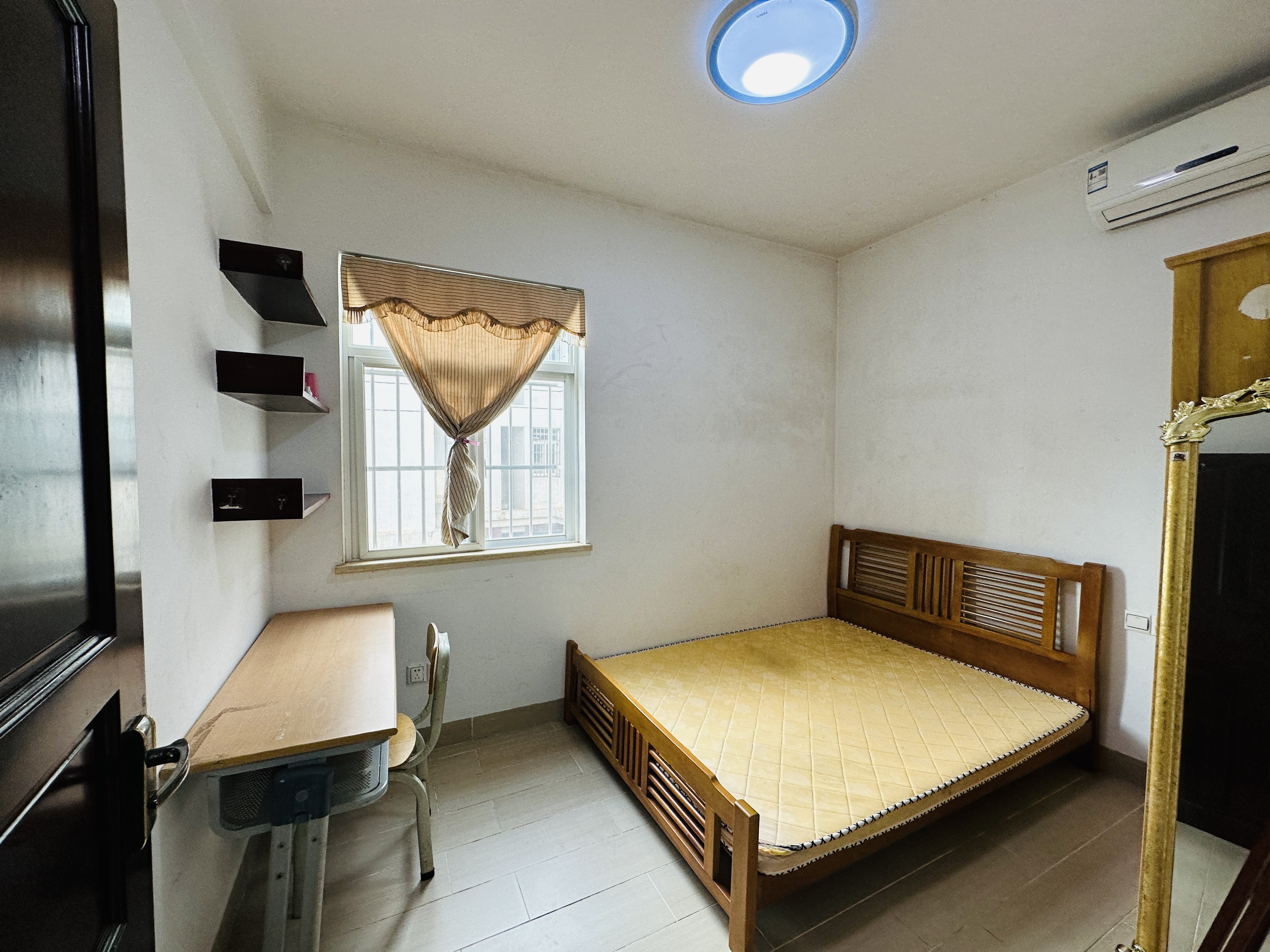 维多利亚花园 2室2厅1卫 101.0万 维多利亚花园 2室2厅1卫 101.0万卧室