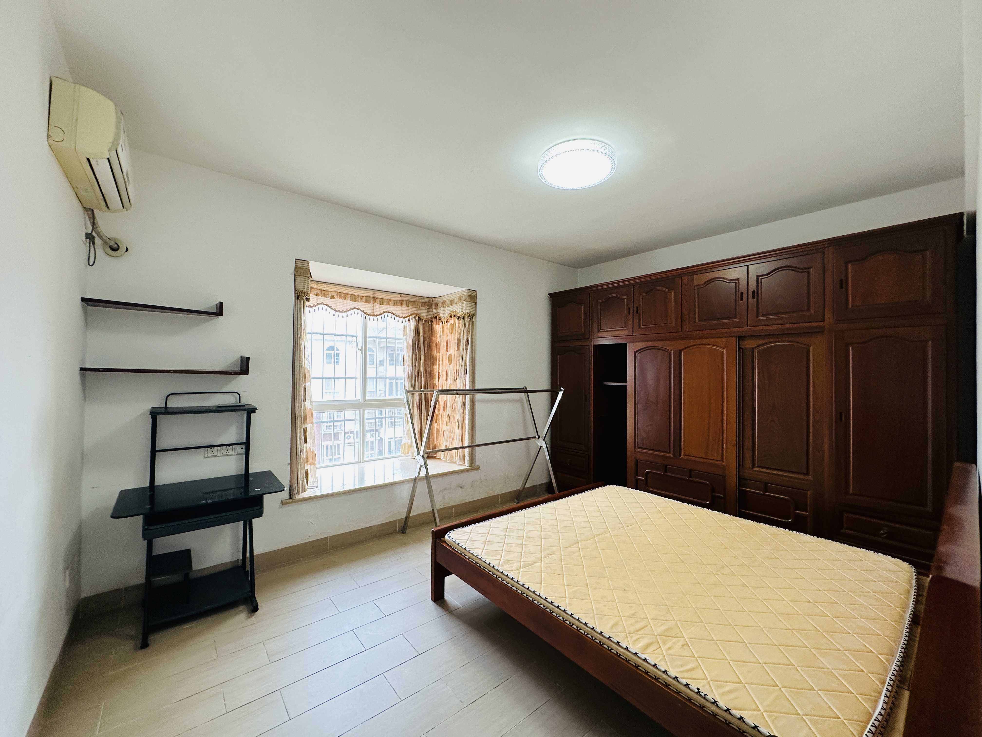 维多利亚花园 2室2厅1卫 101.0万 维多利亚花园 2室2厅1卫 101.0万卧室