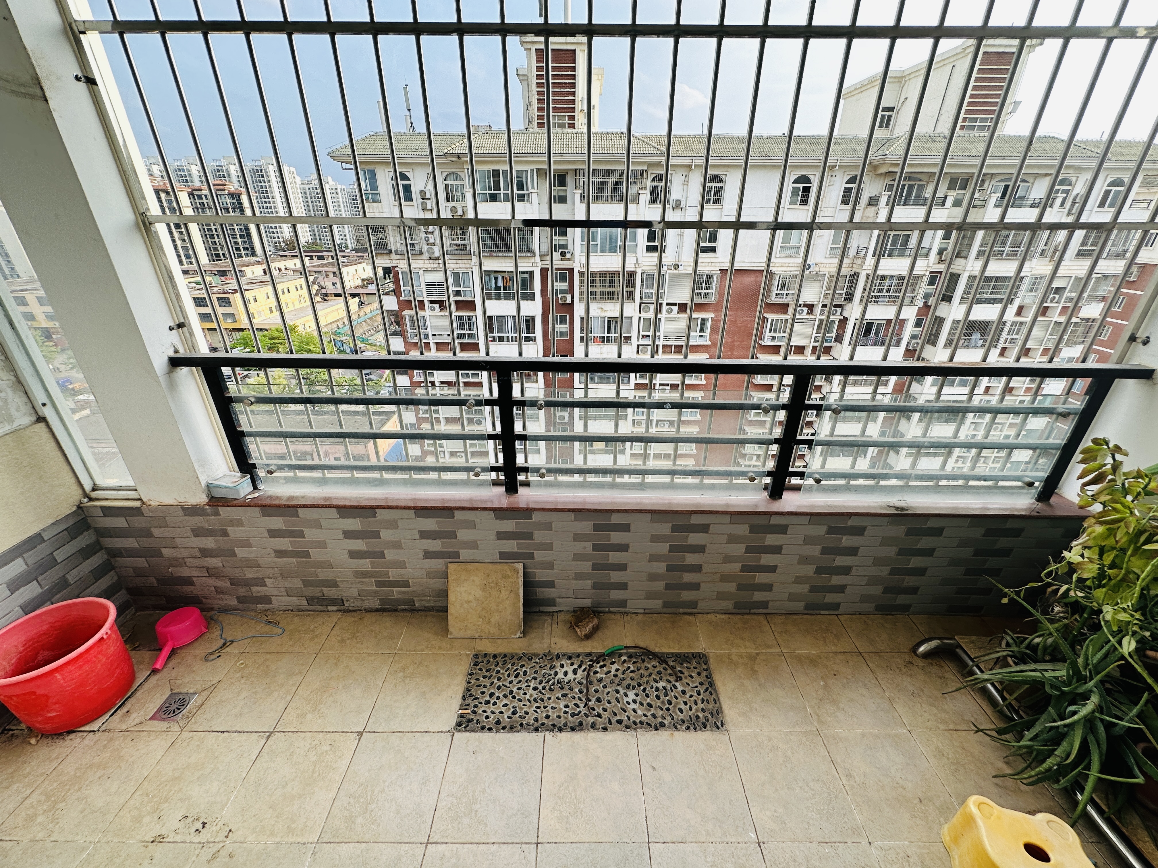 维多利亚花园 2室2厅1卫 101.0万 维多利亚花园 2室2厅1卫 101.0万阳台