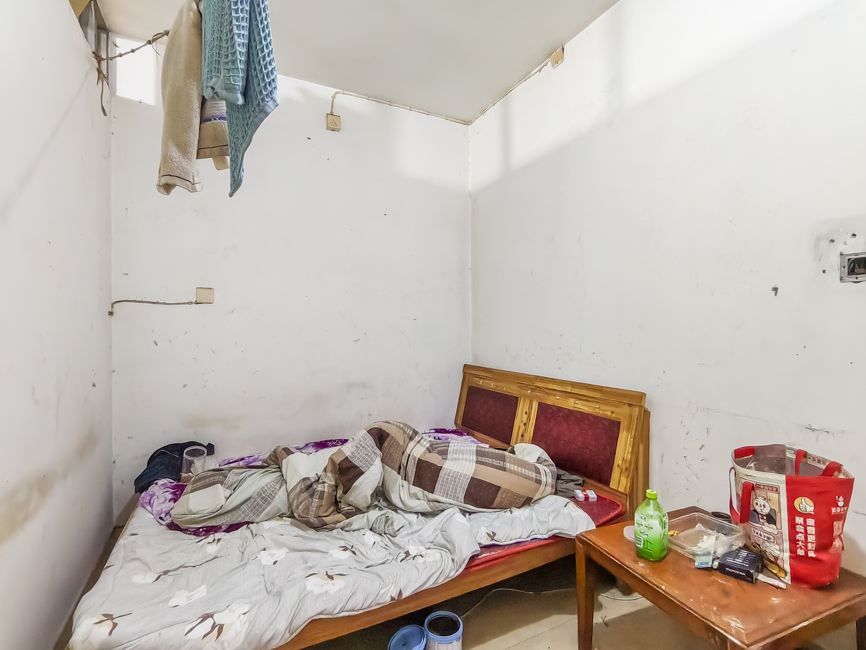 泰格林纸  4室2厅2卫    68.0万卧室