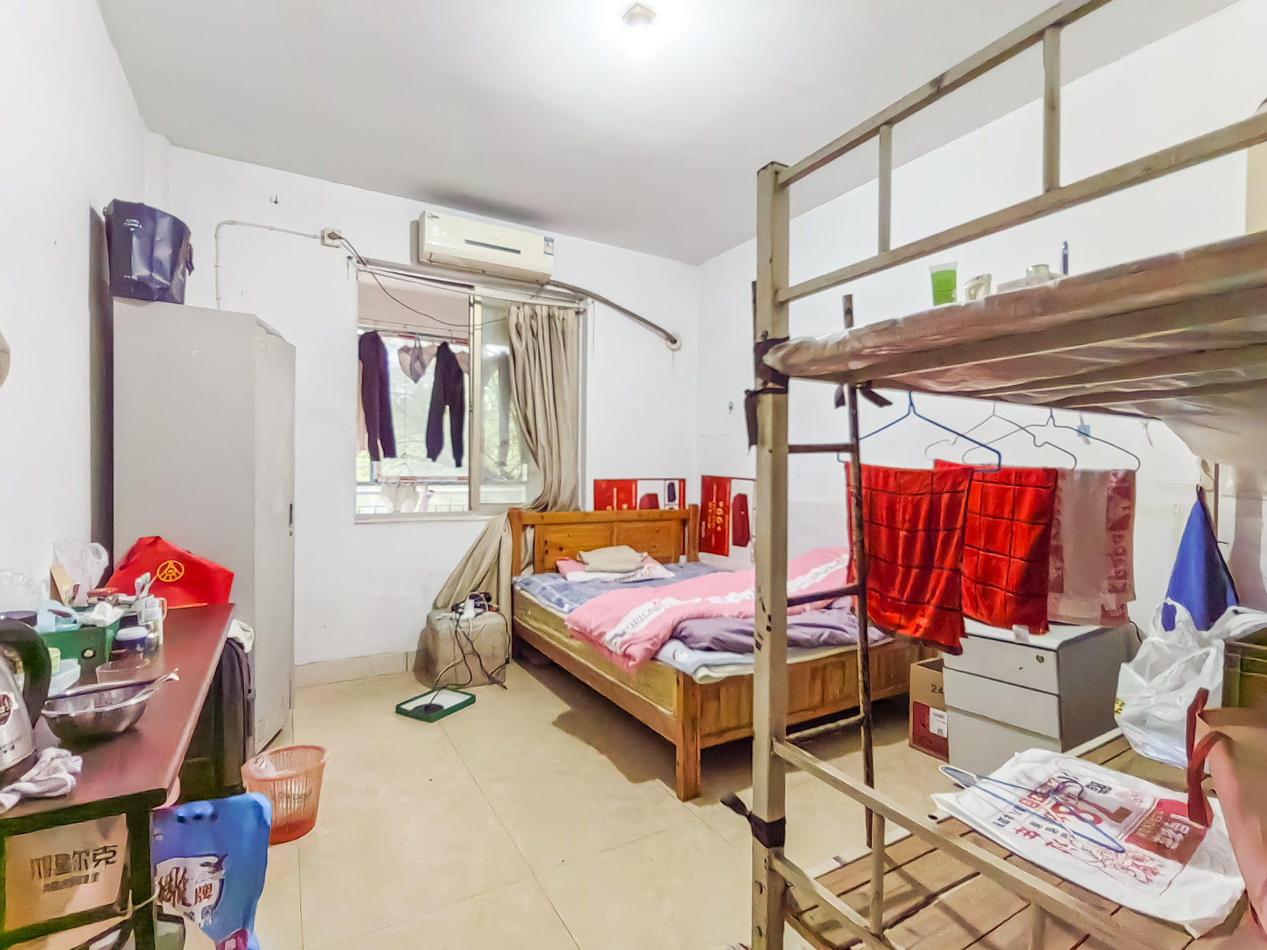 泰格林纸  4室2厅2卫    68.0万卧室