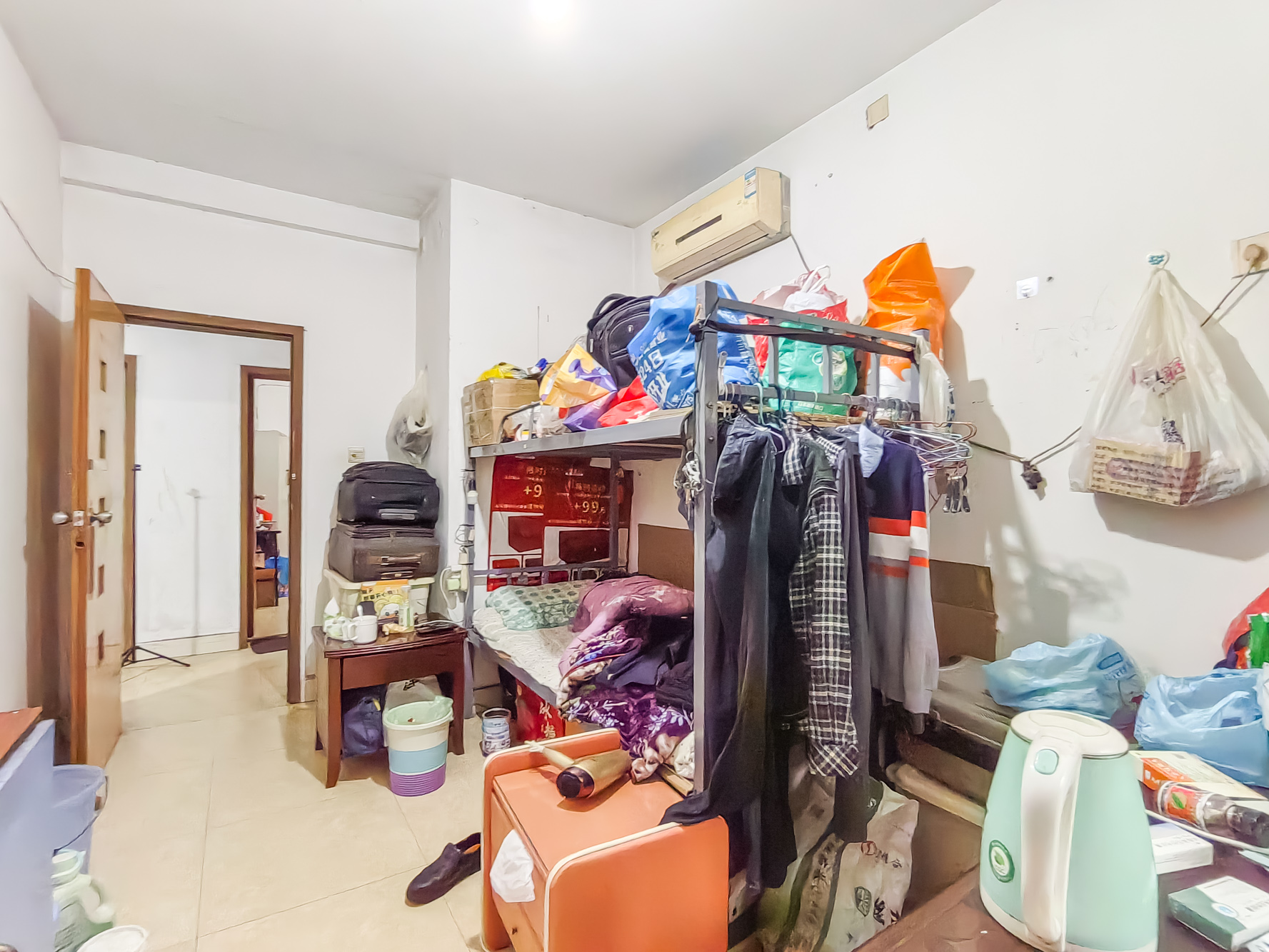 泰格林纸  4室2厅2卫    68.0万卧室