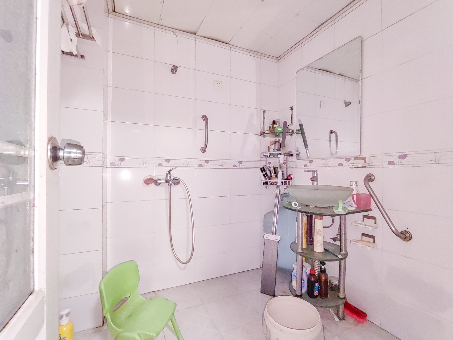 中南汽车世界  2室2厅1卫    34.8万 中南汽车世界  2室2厅1卫    34.8万卫生间