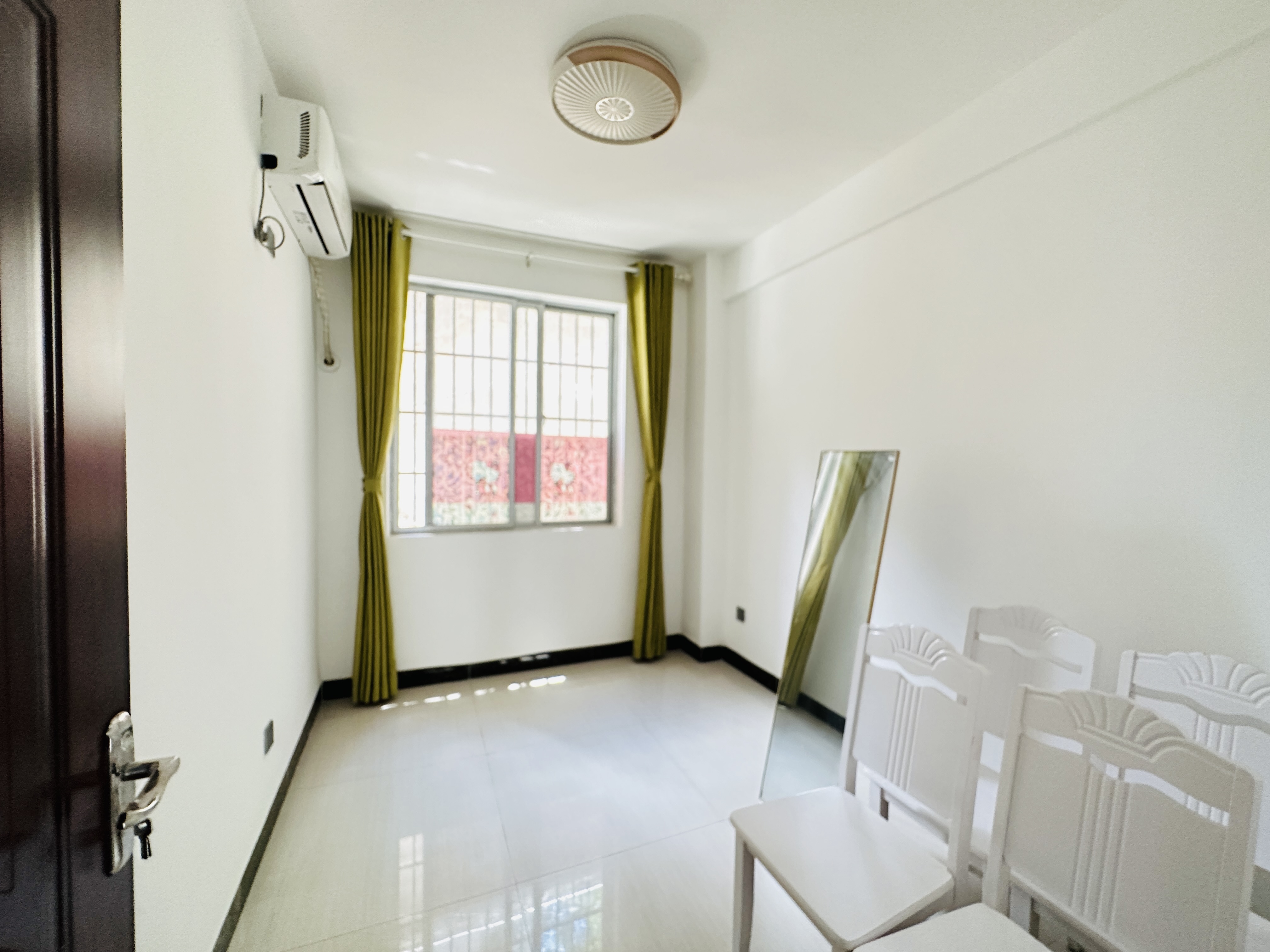 怡昌花园  4室2厅2卫    129.0万 怡昌花园  4室2厅2卫    129.0万卧室