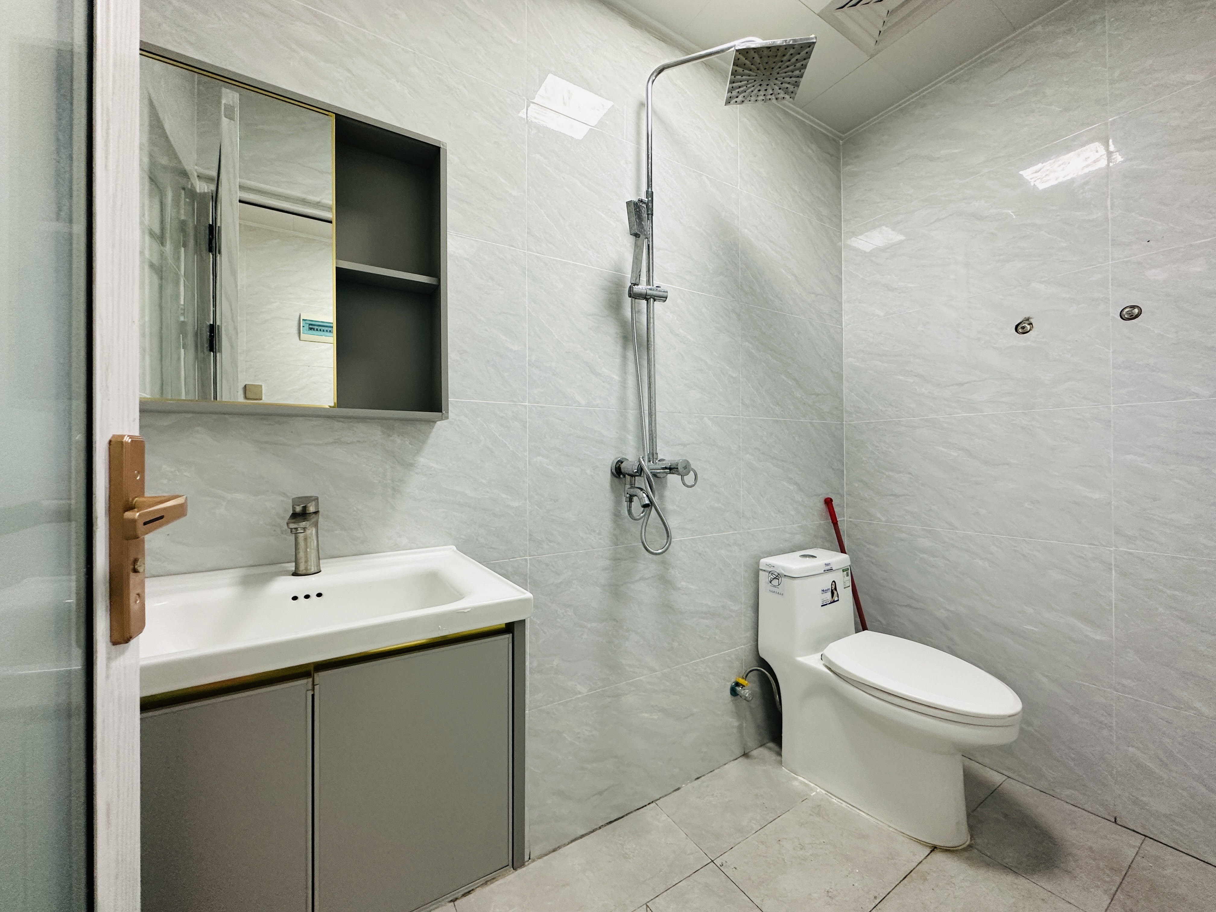 远东雅居 2室1厅1卫 55.0万 远东雅居 2室1厅1卫 55.0万卫生间