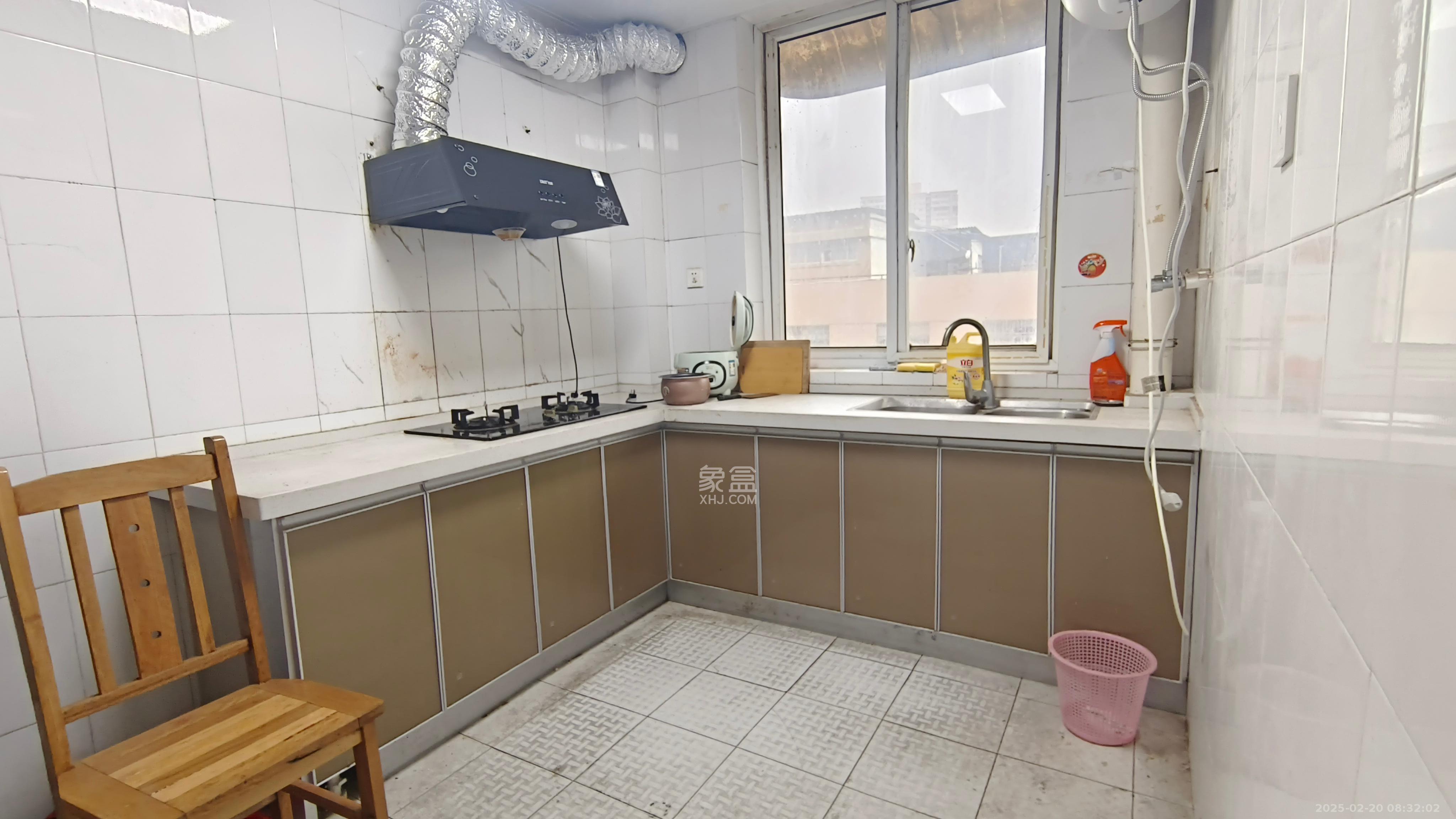 化油器厂宿舍 3室1厅1卫 1900.0元/月 化油器厂宿舍 3室1厅1卫 1900.0元/月室内图