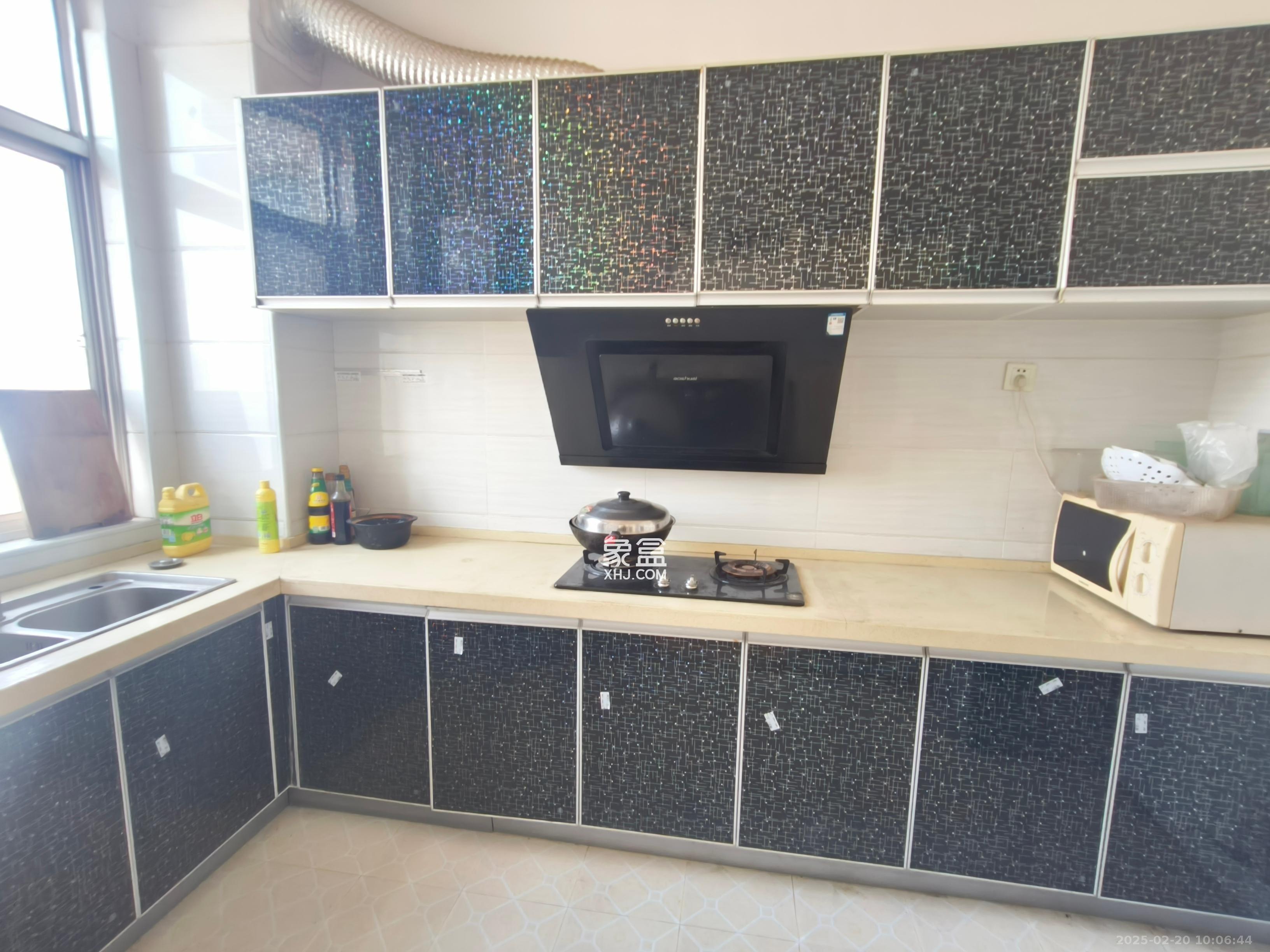 德泽苑 3室2厅2卫 2200.0元/月 德泽苑 3室2厅2卫 2200.0元/月室内图