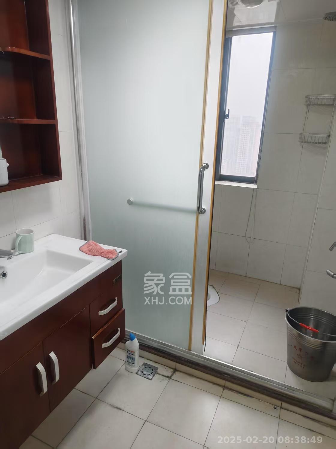 上海城小区  4室2厅2卫   2700.00元/月室内图