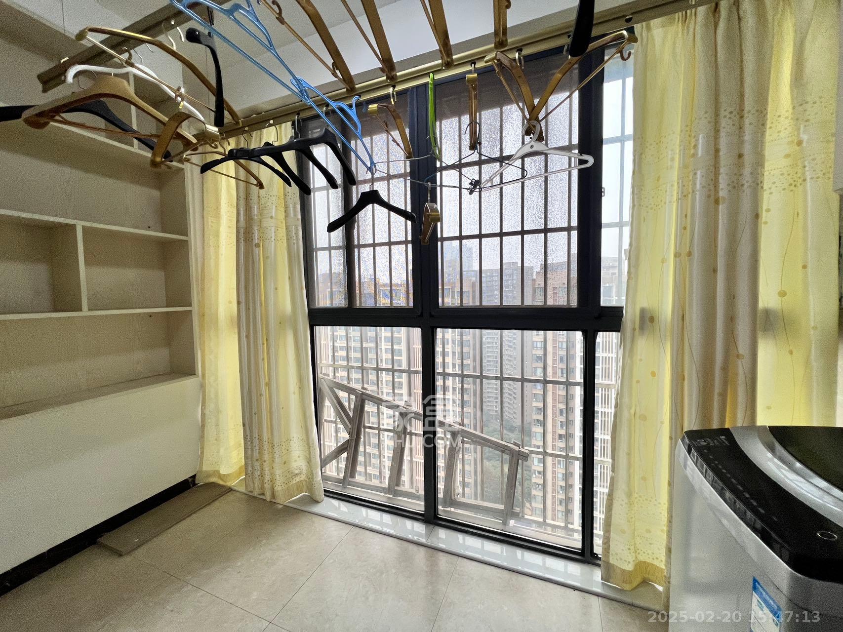 月畔湾 1室2厅1卫 2800.0元/月 月畔湾 1室2厅1卫 2800.0元/月室内图