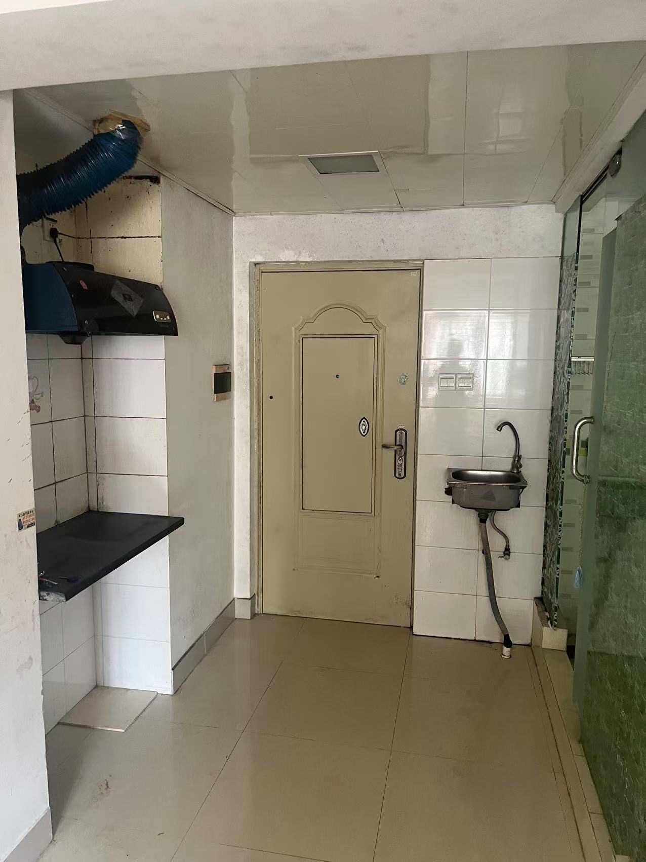 金都大厦(龙华路) 1室2厅1卫 39.0万 金都大厦(龙华路) 1室2厅1卫 39.0万客厅