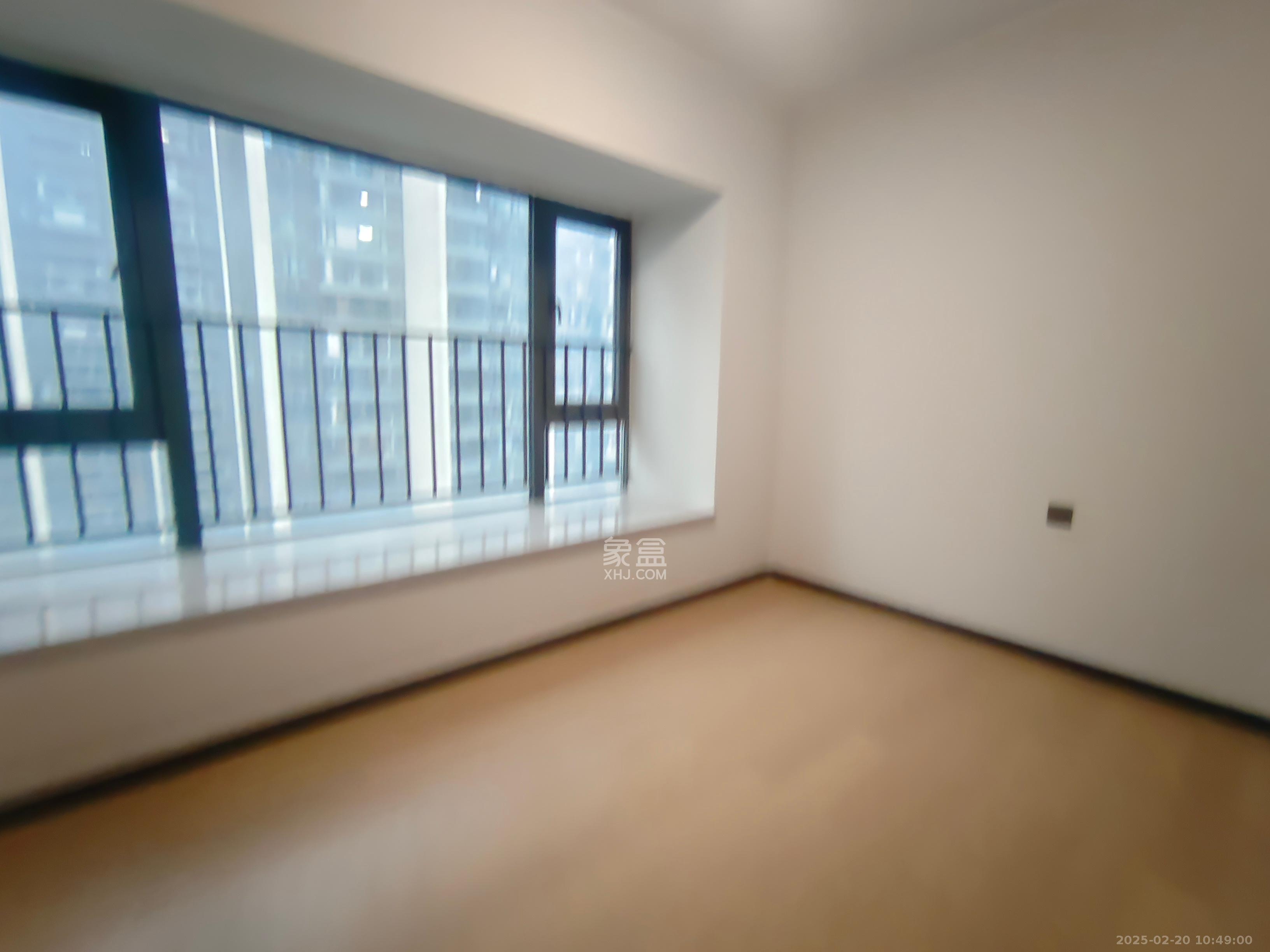 时代梅溪领峰  4室2厅1卫   3750.00元/月室内图