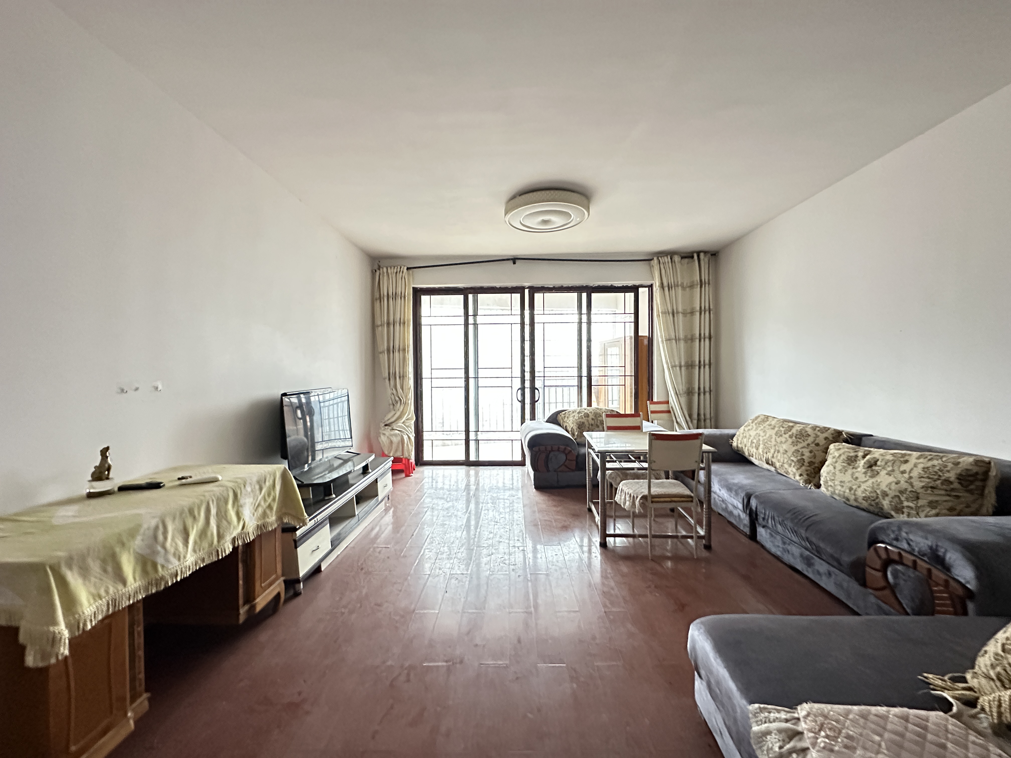 上和世家 3室2厅2卫 69.8万 上和世家 3室2厅2卫 69.8万客厅