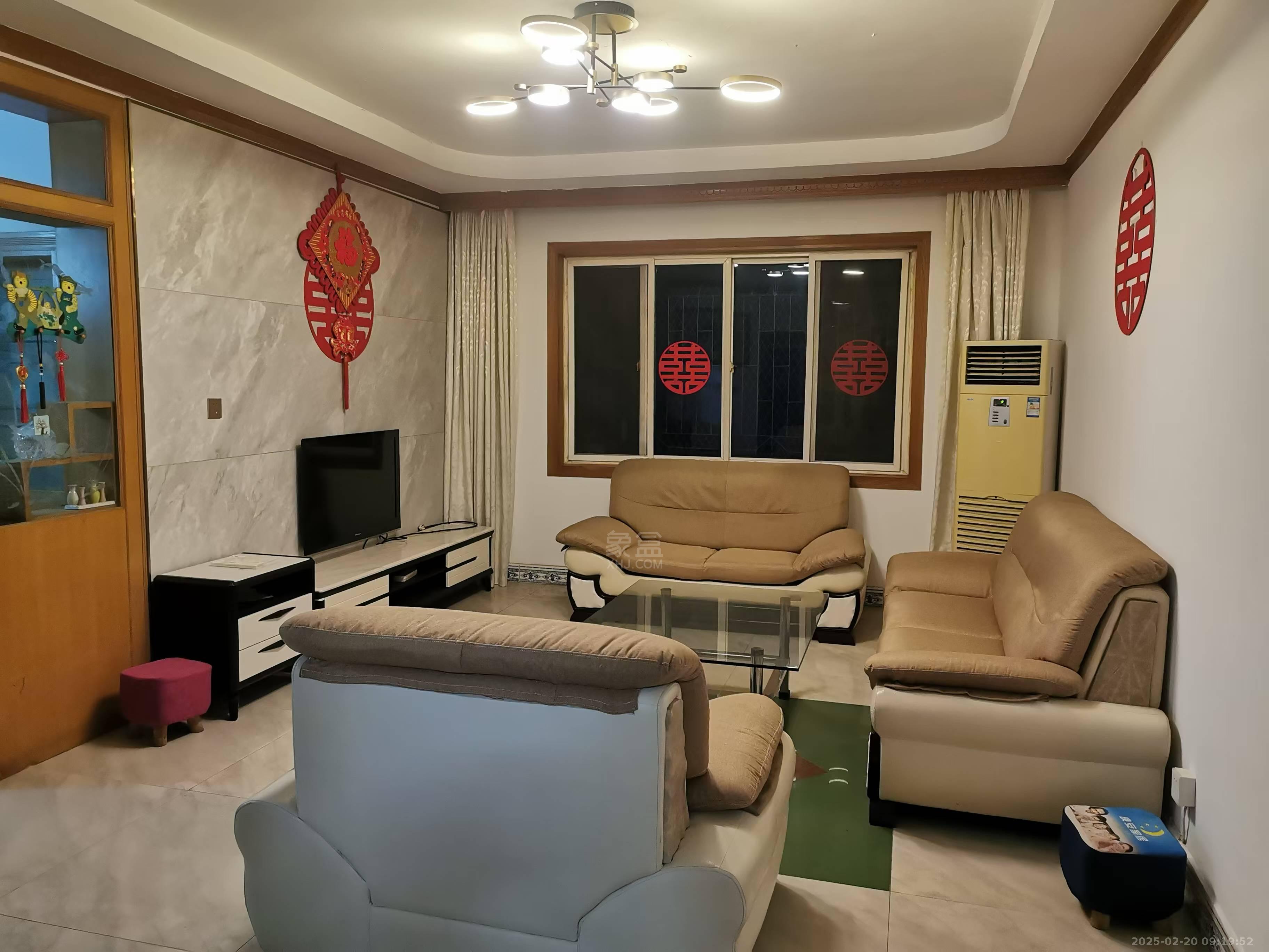 学堂冲一村  3室2厅1卫    1500.0元/月 学堂冲一村  3室2厅1卫    1500.0元/月