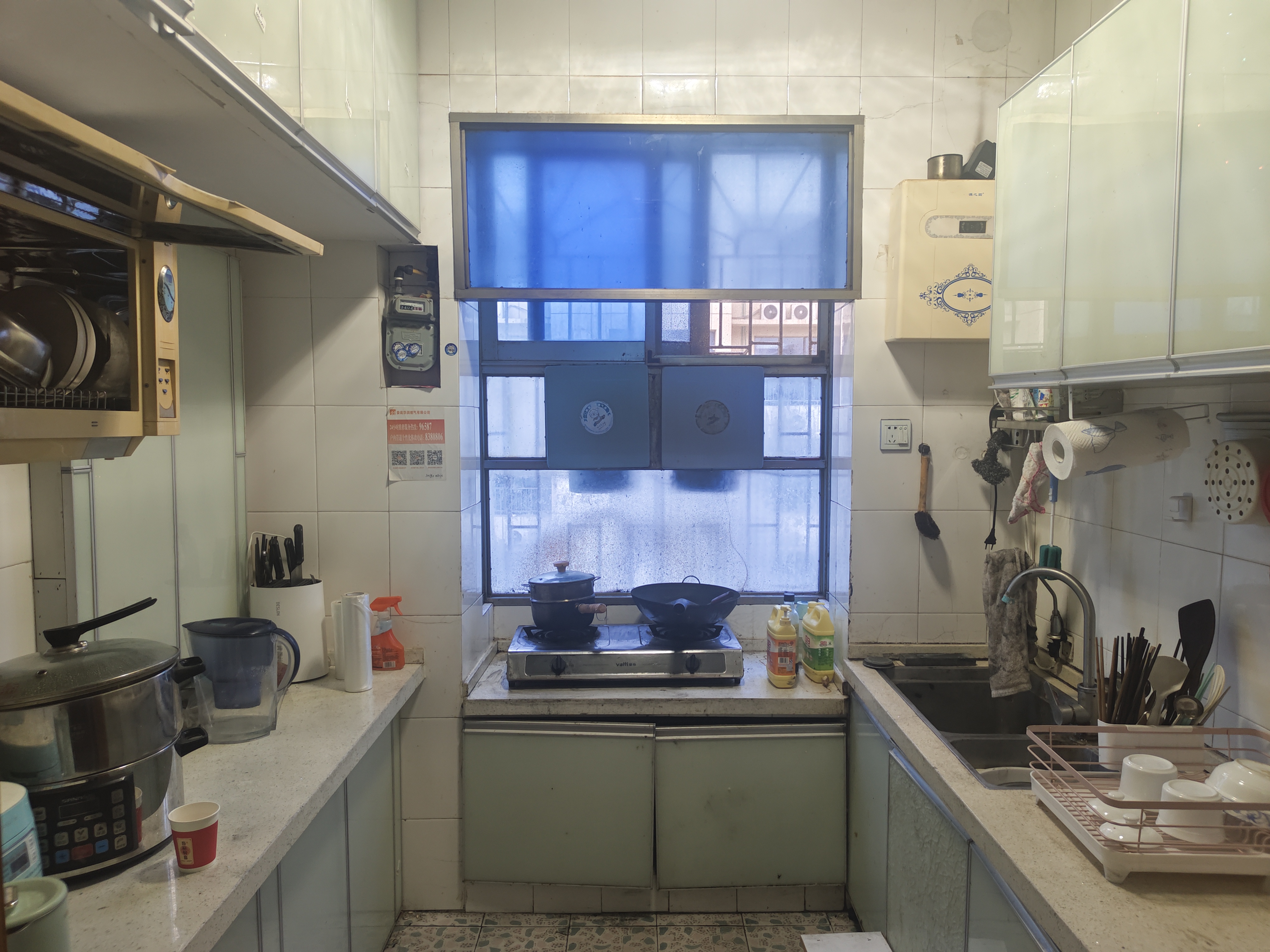 三中(校内)家属院 3室2厅1卫 89.8万 三中(校内)家属院 3室2厅1卫 89.8万客厅