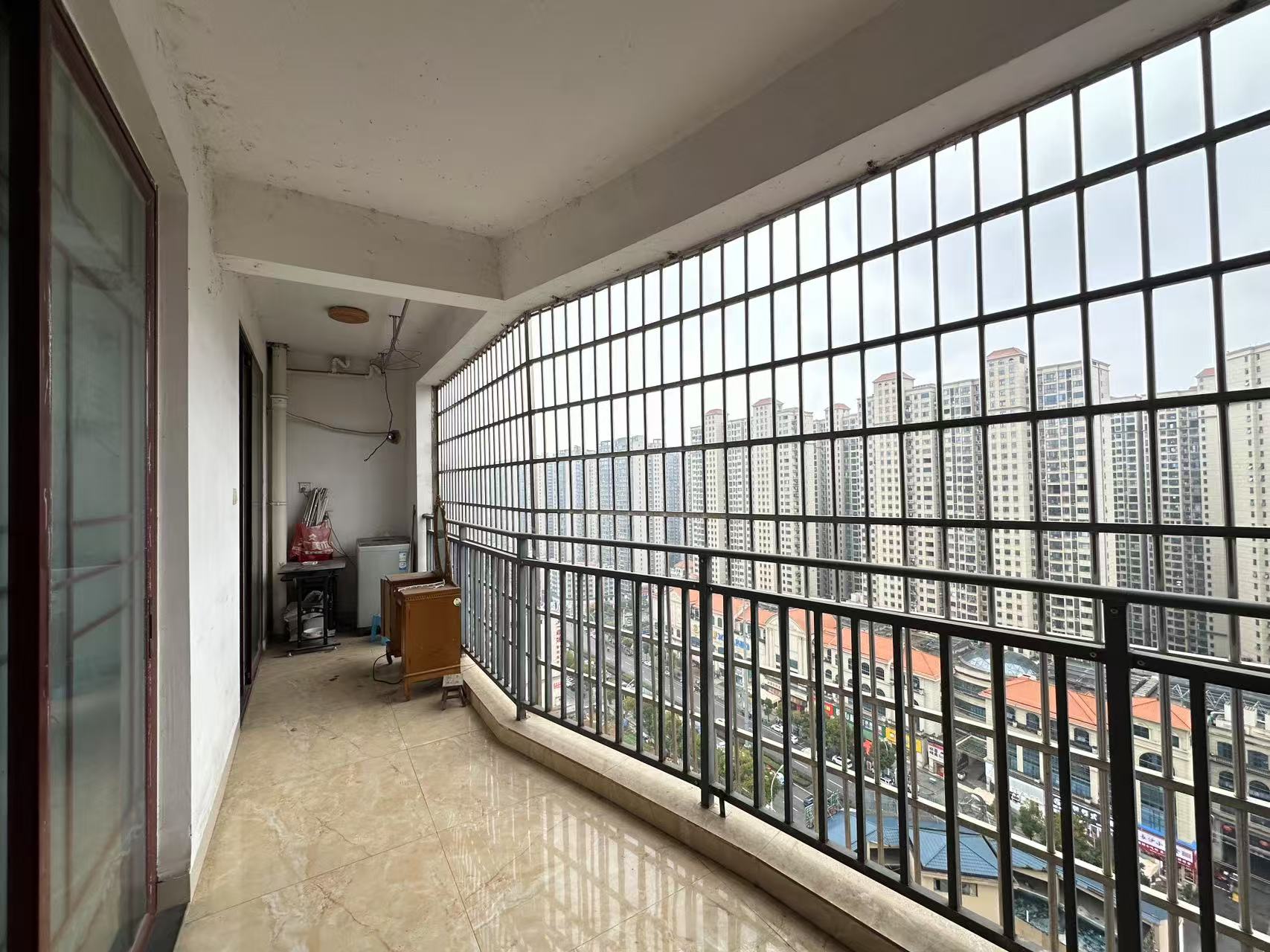 上和世家 3室2厅2卫 69.8万 上和世家 3室2厅2卫 69.8万阳台