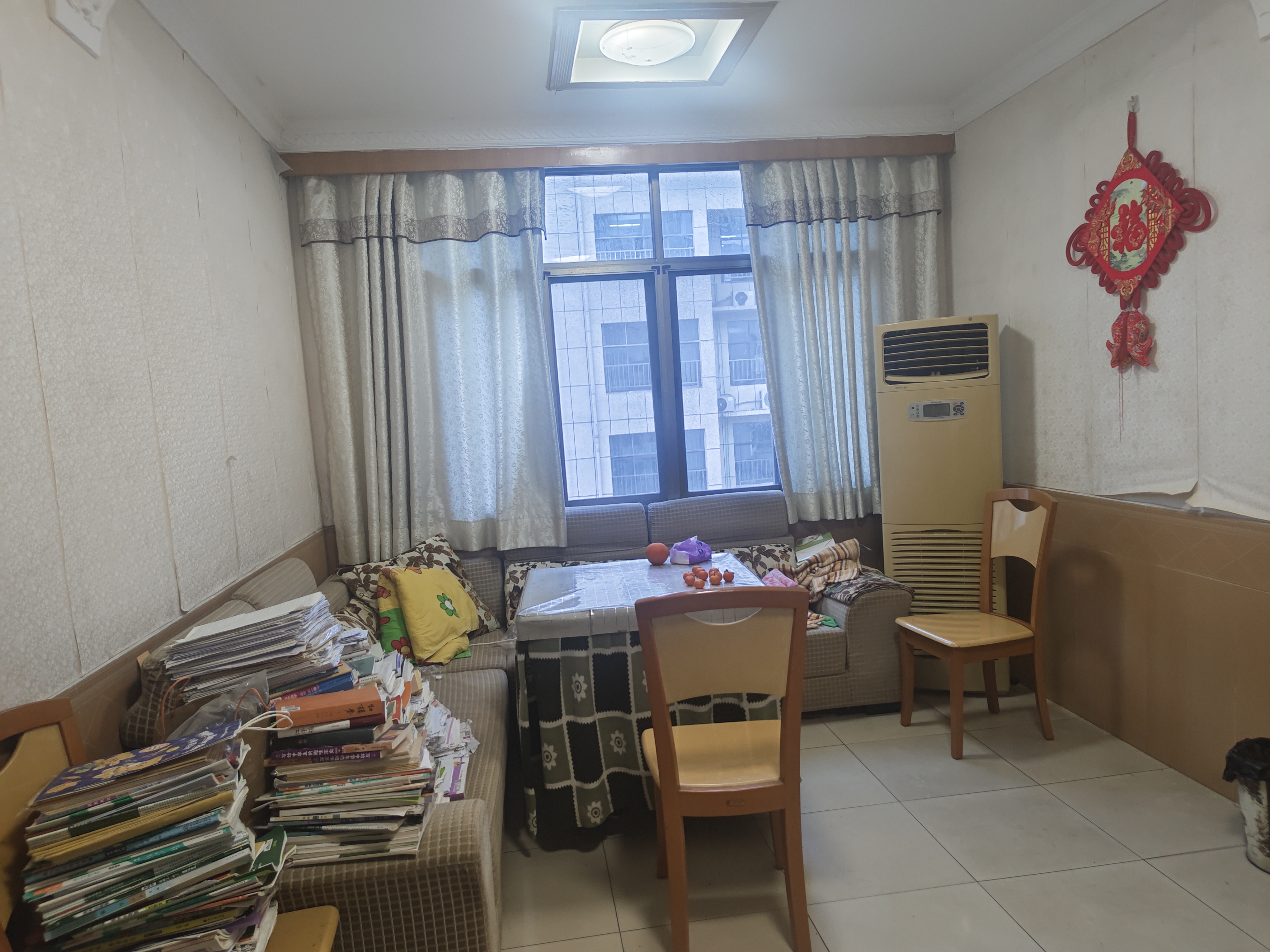 三中(校内)家属院 3室2厅1卫 86.8万 三中(校内)家属院 3室2厅1卫 86.8万客厅