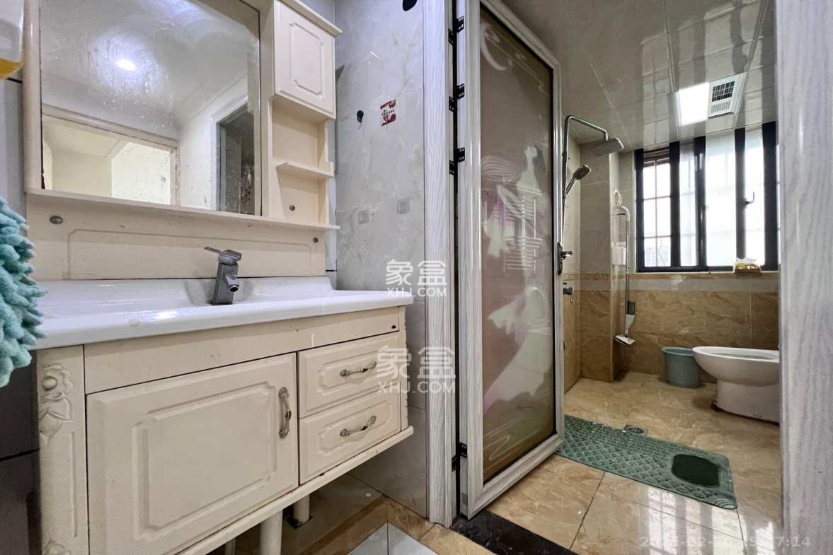 月畔湾 1室2厅1卫 2800.0元/月 月畔湾 1室2厅1卫 2800.0元/月室内图