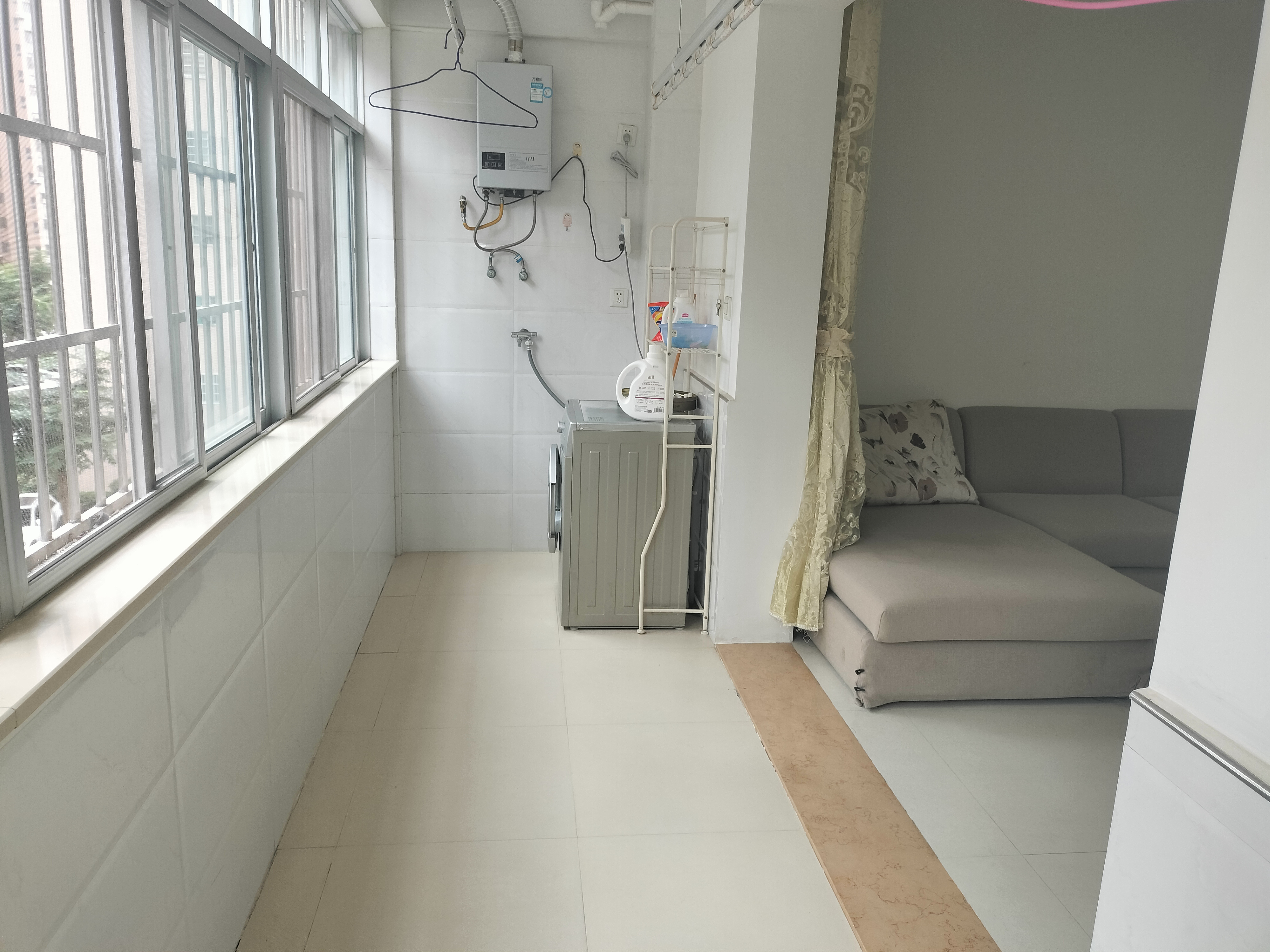 学苑公寓 3室2厅2卫 2600.0元/月 学苑公寓 3室2厅2卫 2600.0元/月室内图