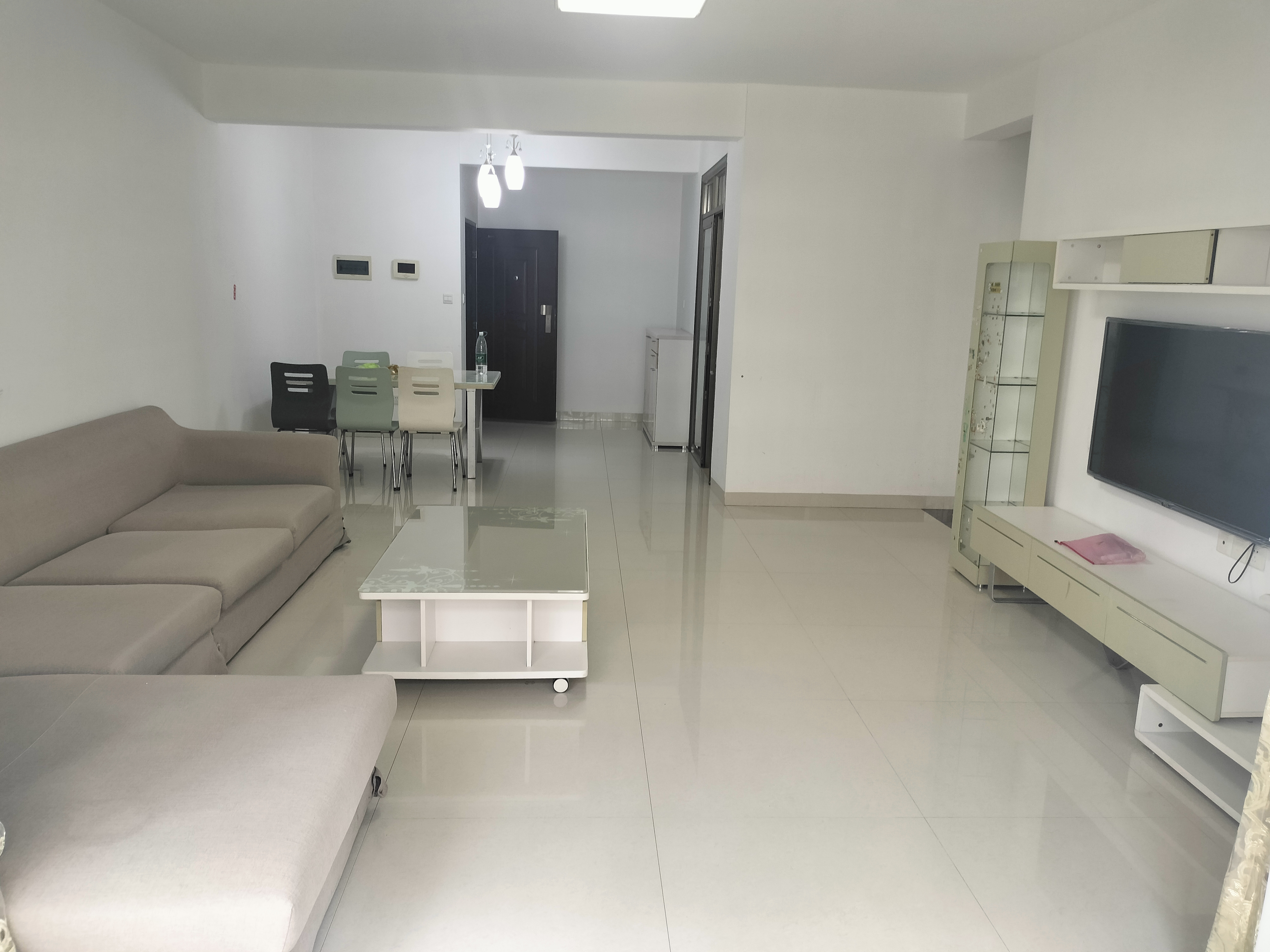 学苑公寓 3室2厅2卫 2600.0元/月 学苑公寓 3室2厅2卫 2600.0元/月室内图