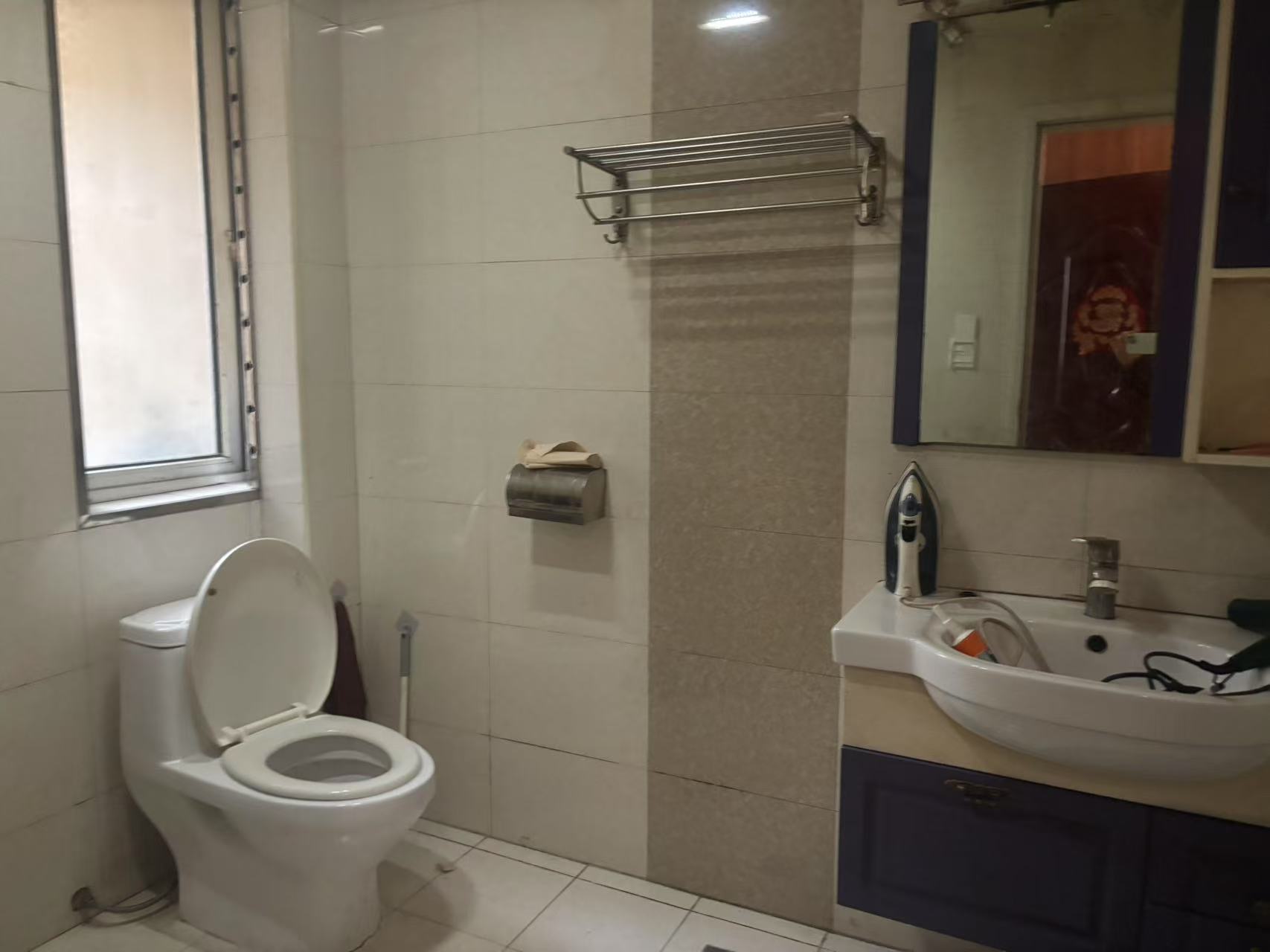 精锐华府(精锐华庭) 3室2厅2卫 1380.0元/月 精锐华府(精锐华庭) 3室2厅2卫 1380.0元/月室内图