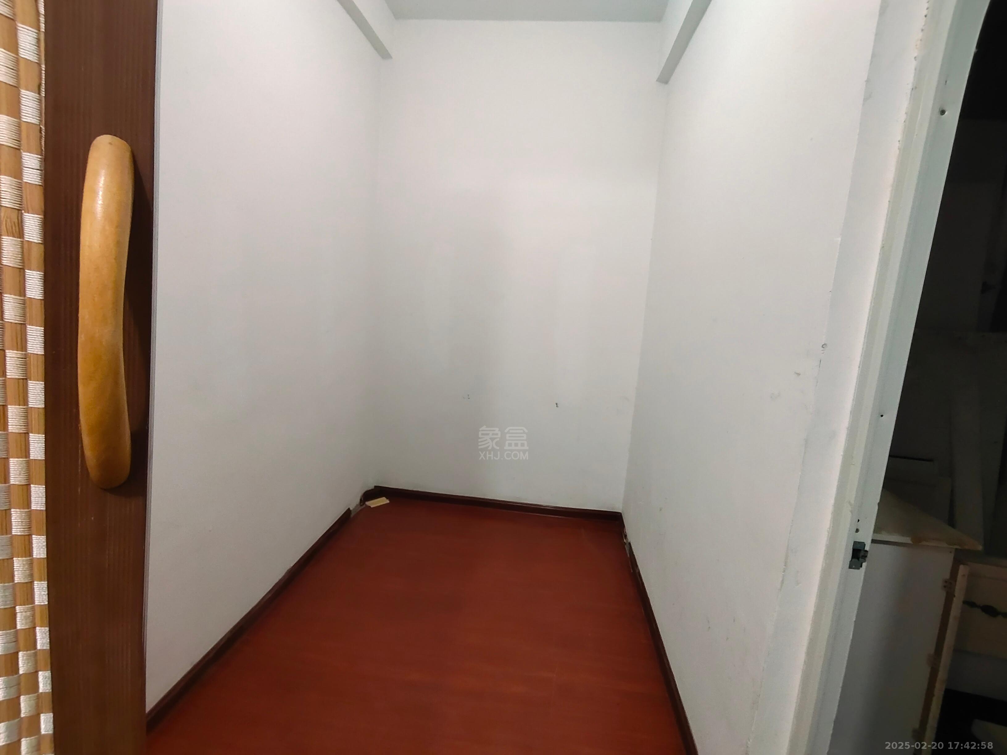 阳光新城  4室2厅2卫    1800.0元/月 阳光新城  4室2厅2卫    1800.0元/月室内图