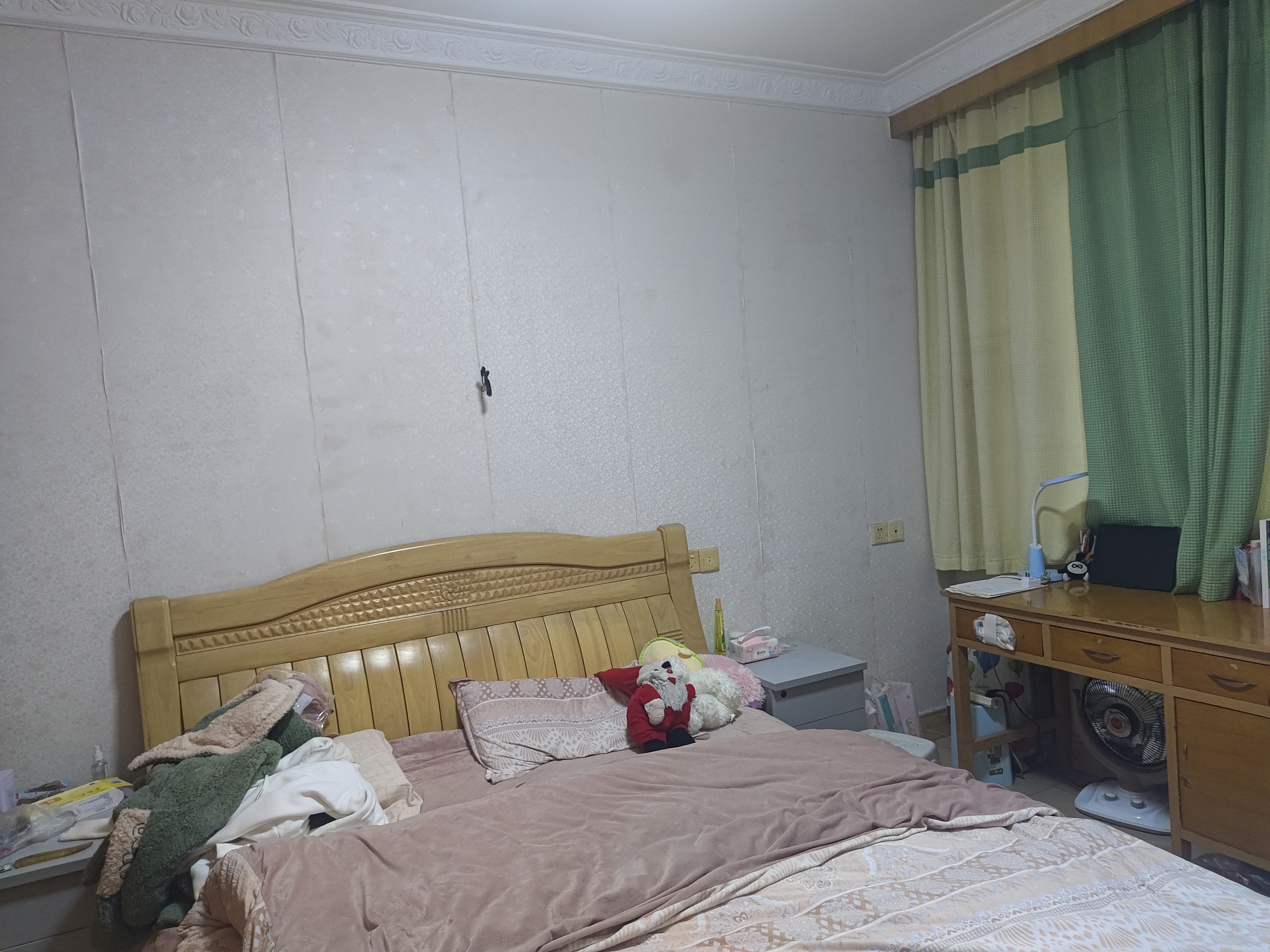 三中(校内)家属院 3室2厅1卫 89.8万 三中(校内)家属院 3室2厅1卫 89.8万客厅