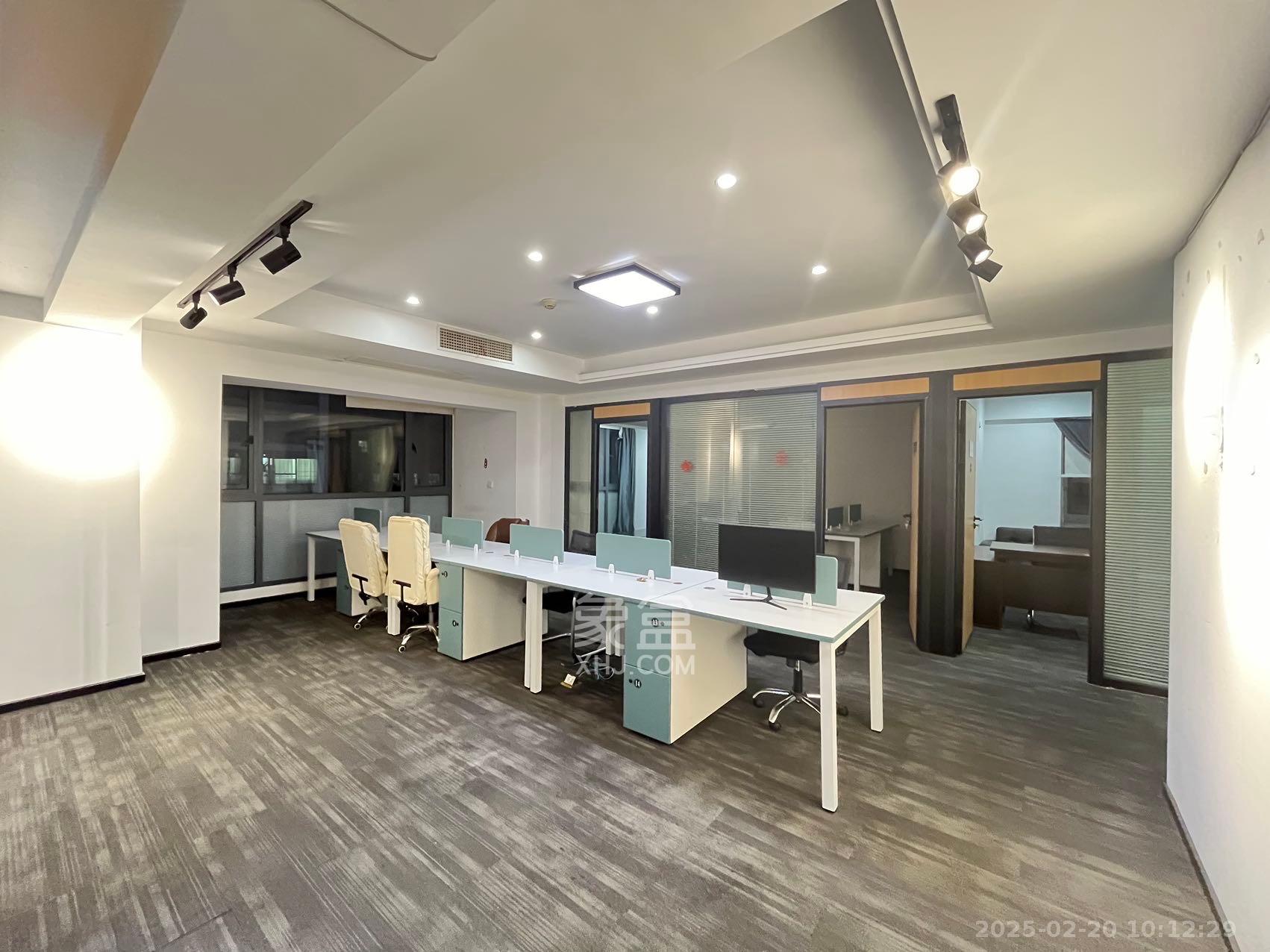 复地星光天地 4室1厅1卫 6300.0元/月 复地星光天地 4室1厅1卫 6300.0元/月室内图