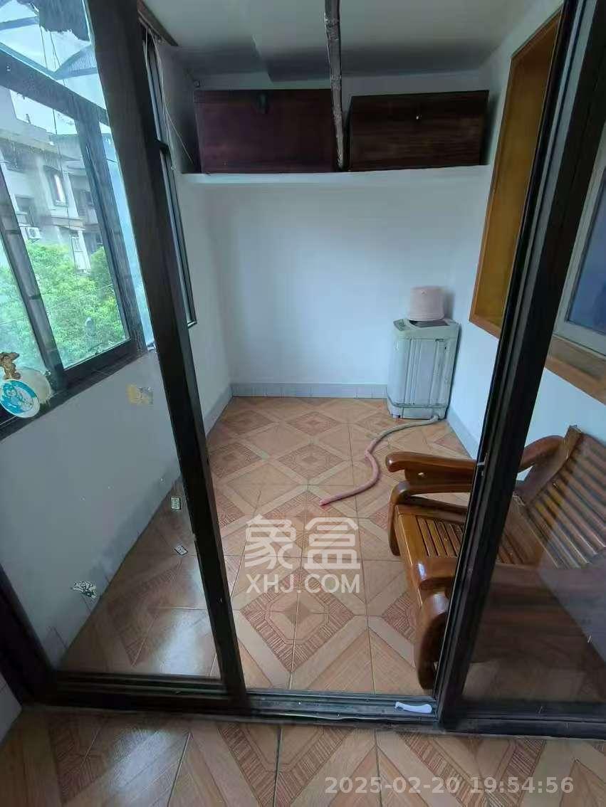 燕山街社区  2室1厅1卫   1800.00元/月室内图