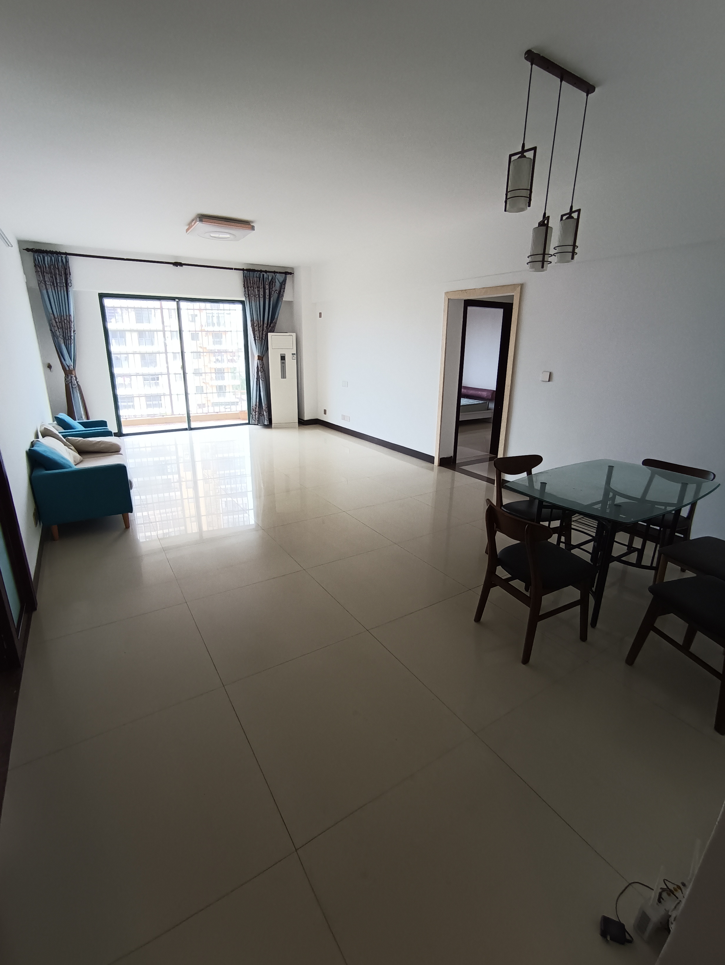 南希科技苑  3室2厅2卫    180.0万 南希科技苑  3室2厅2卫    180.0万客厅