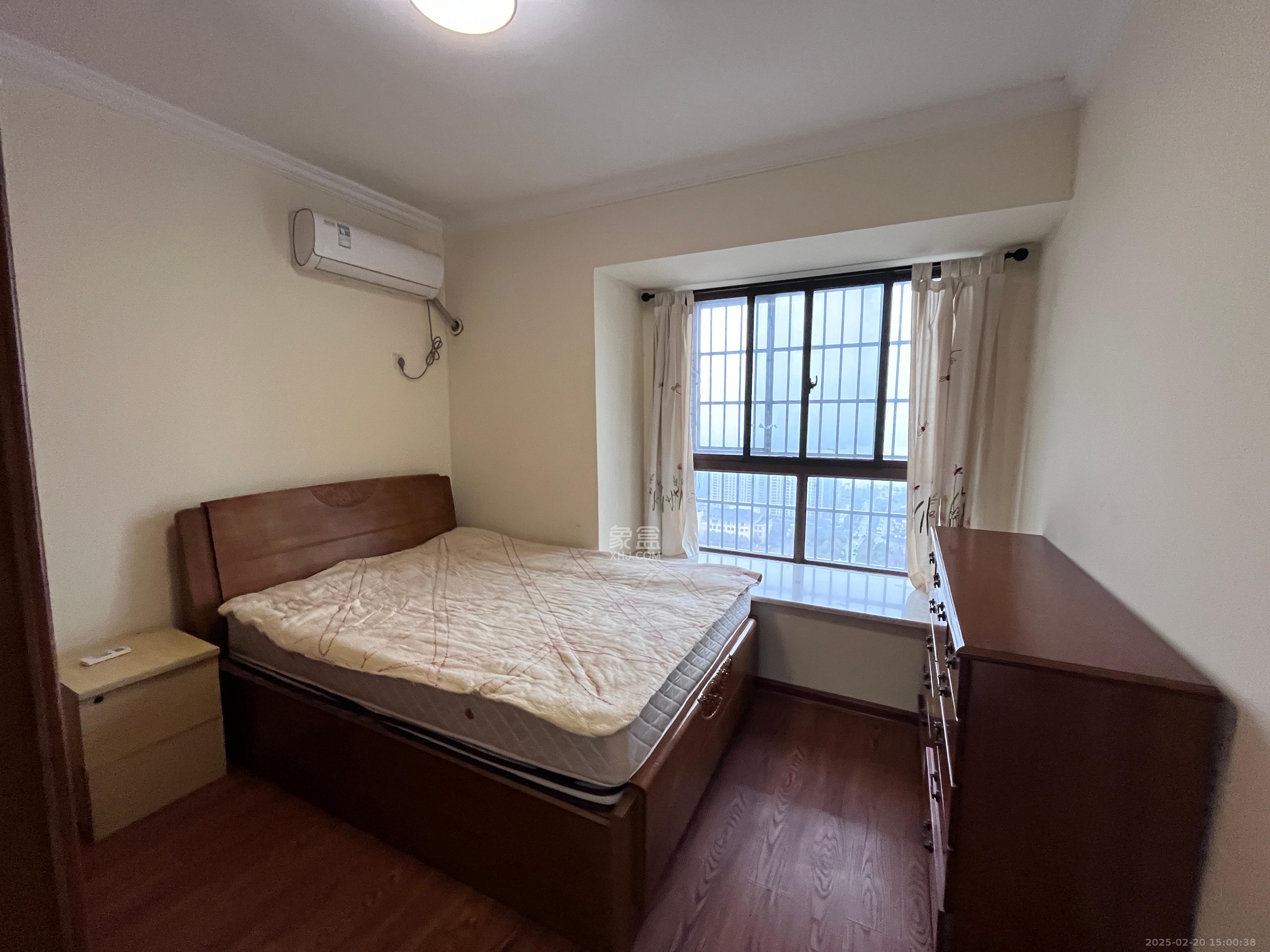 湖湾世景  4室2厅2卫   2200.00元/月室内图