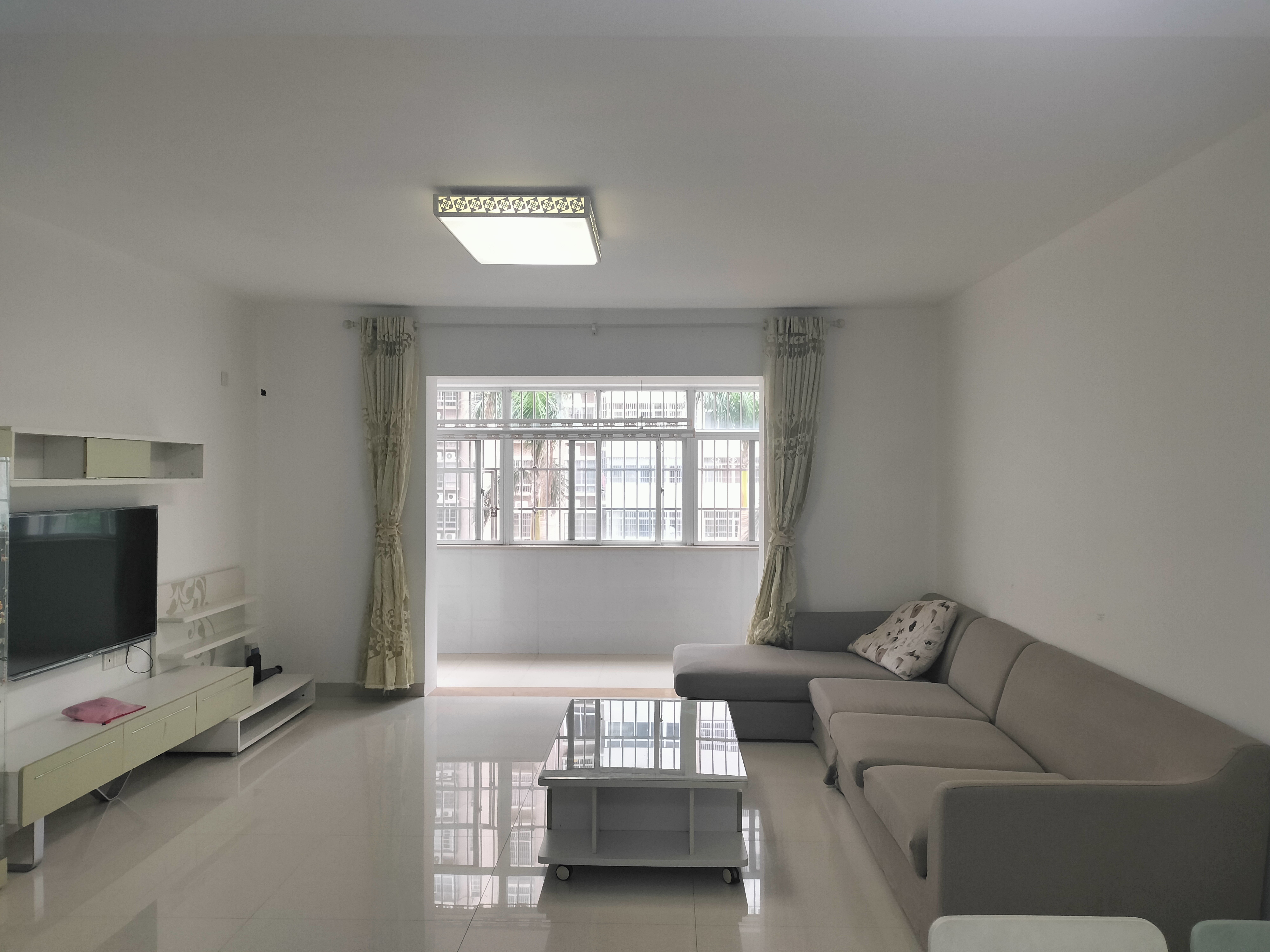 学苑公寓 3室2厅2卫 2600.0元/月 学苑公寓 3室2厅2卫 2600.0元/月室内图