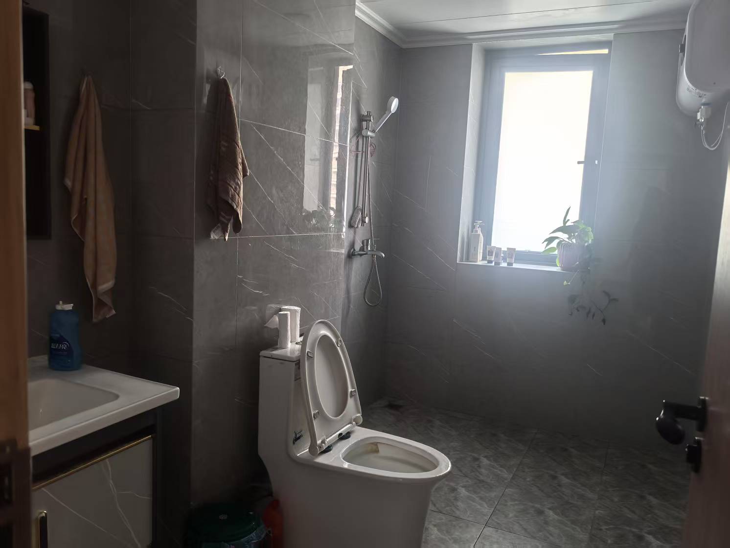 海域阳光(一二期)  6室3厅3卫    12000.0元/月 海域阳光(一二期)  6室3厅3卫    12000.0元/月室内图