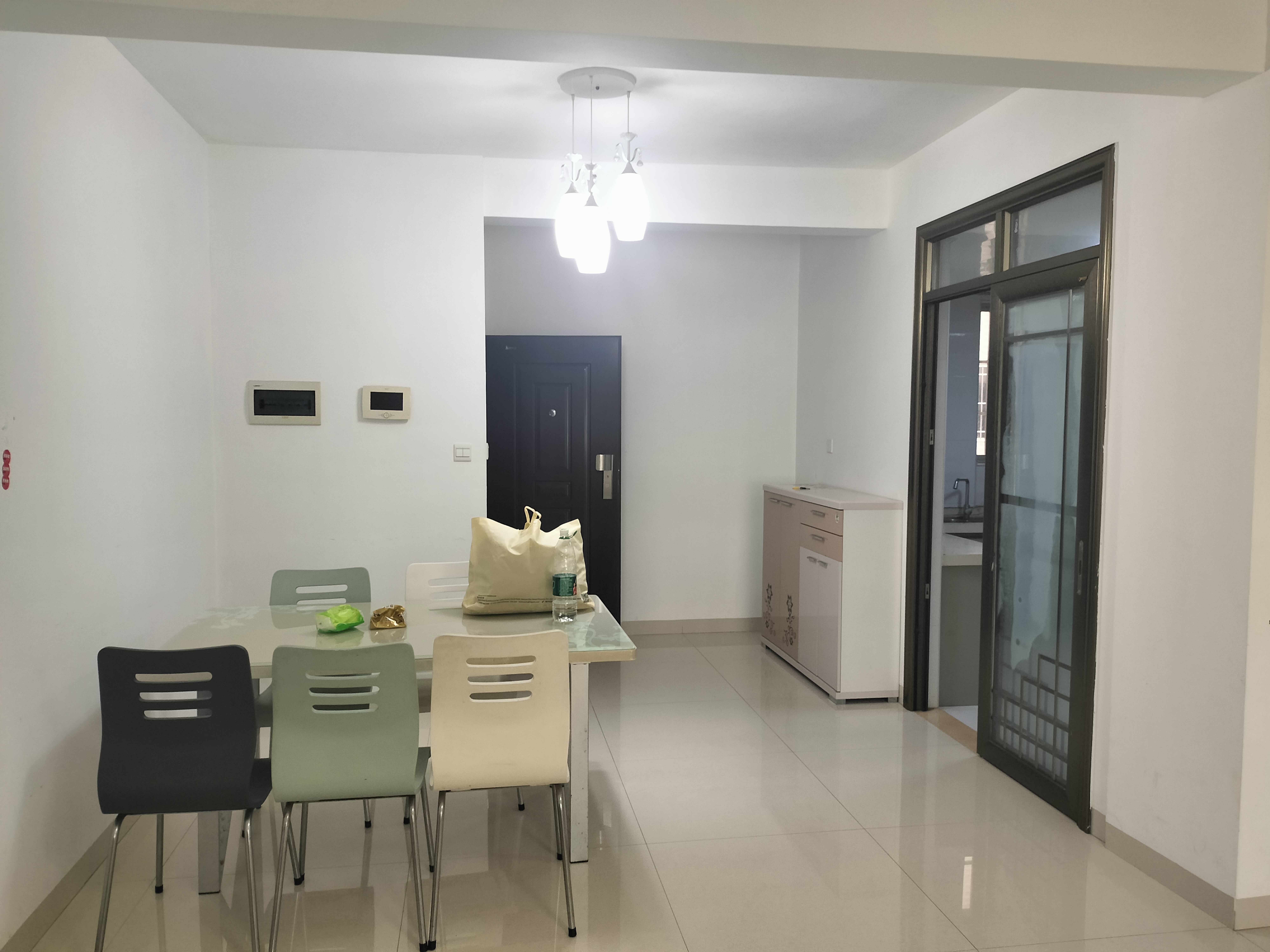 学苑公寓 3室2厅2卫 2600.0元/月 学苑公寓 3室2厅2卫 2600.0元/月室内图