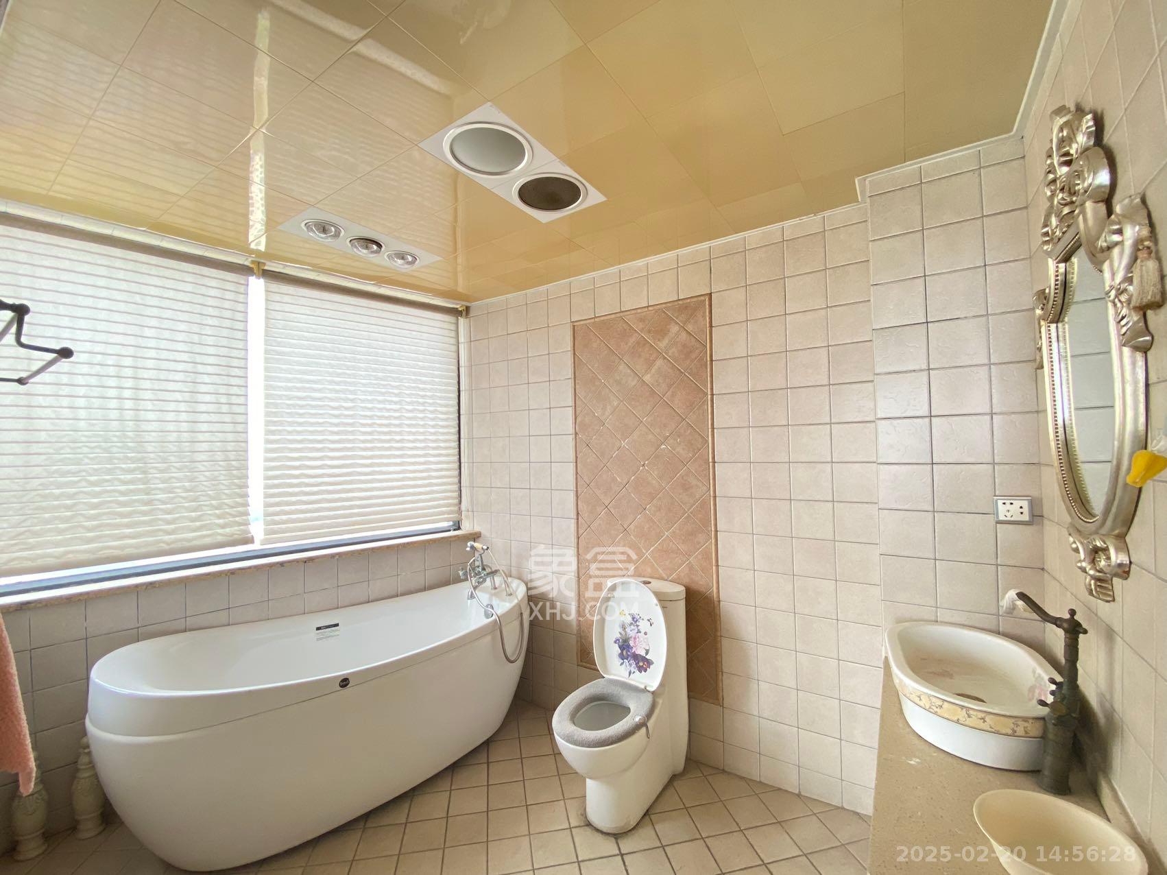 藏珑湖上国际花园 4室2厅2卫 6000.0元/月 藏珑湖上国际花园 4室2厅2卫 6000.0元/月室内图