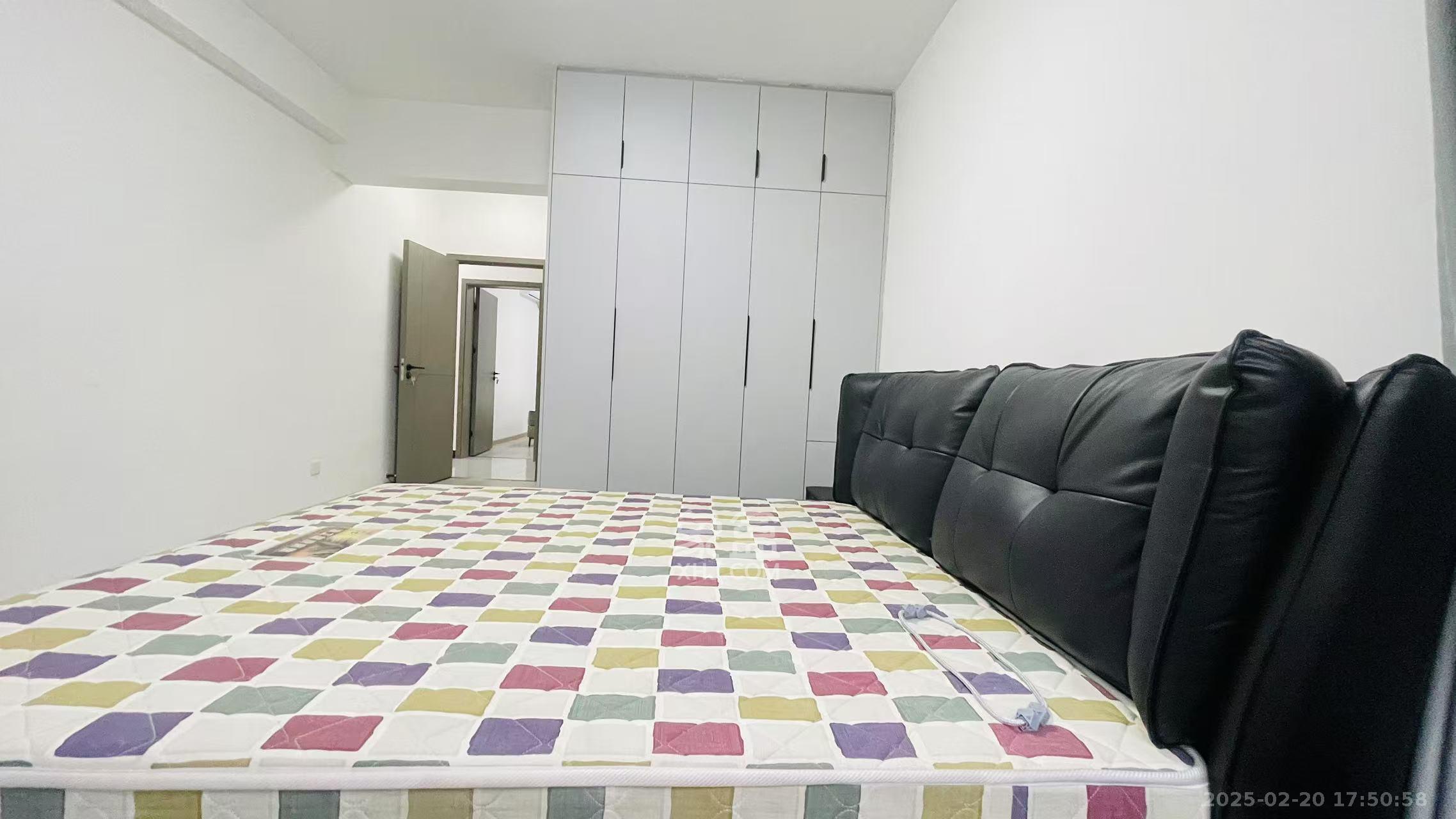 山语城一期  3室2厅2卫   3200.00元/月室内图