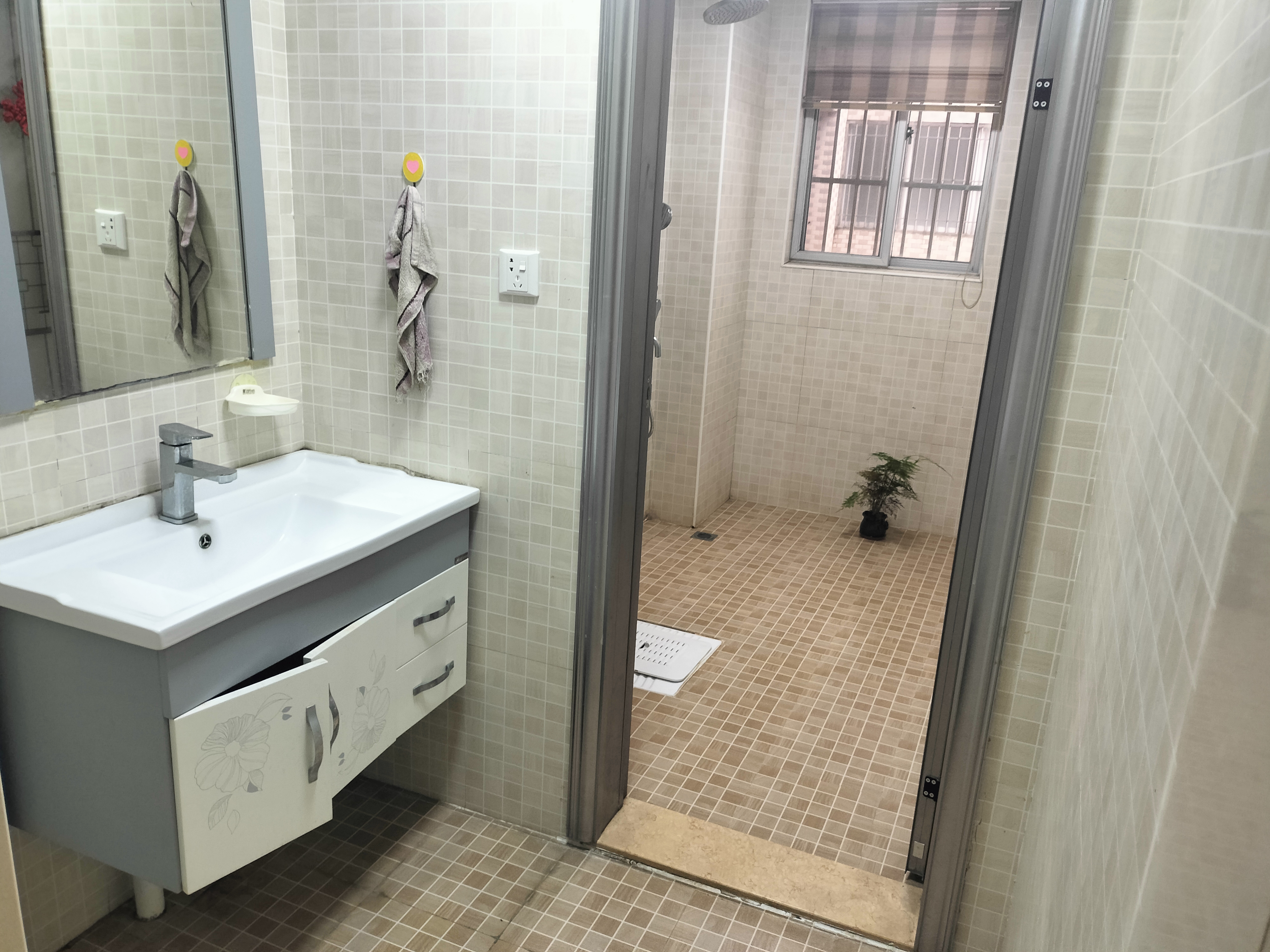 学苑公寓 3室2厅2卫 2600.0元/月 学苑公寓 3室2厅2卫 2600.0元/月室内图