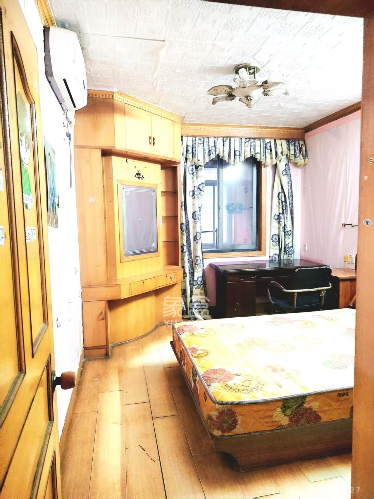 解放四村626号(长沙市三医院宿舍)  1室1厅1卫    1600.0元/月 解放四村626号(长沙市三医院宿舍)  1室1厅1卫    1600.0元/月室内图