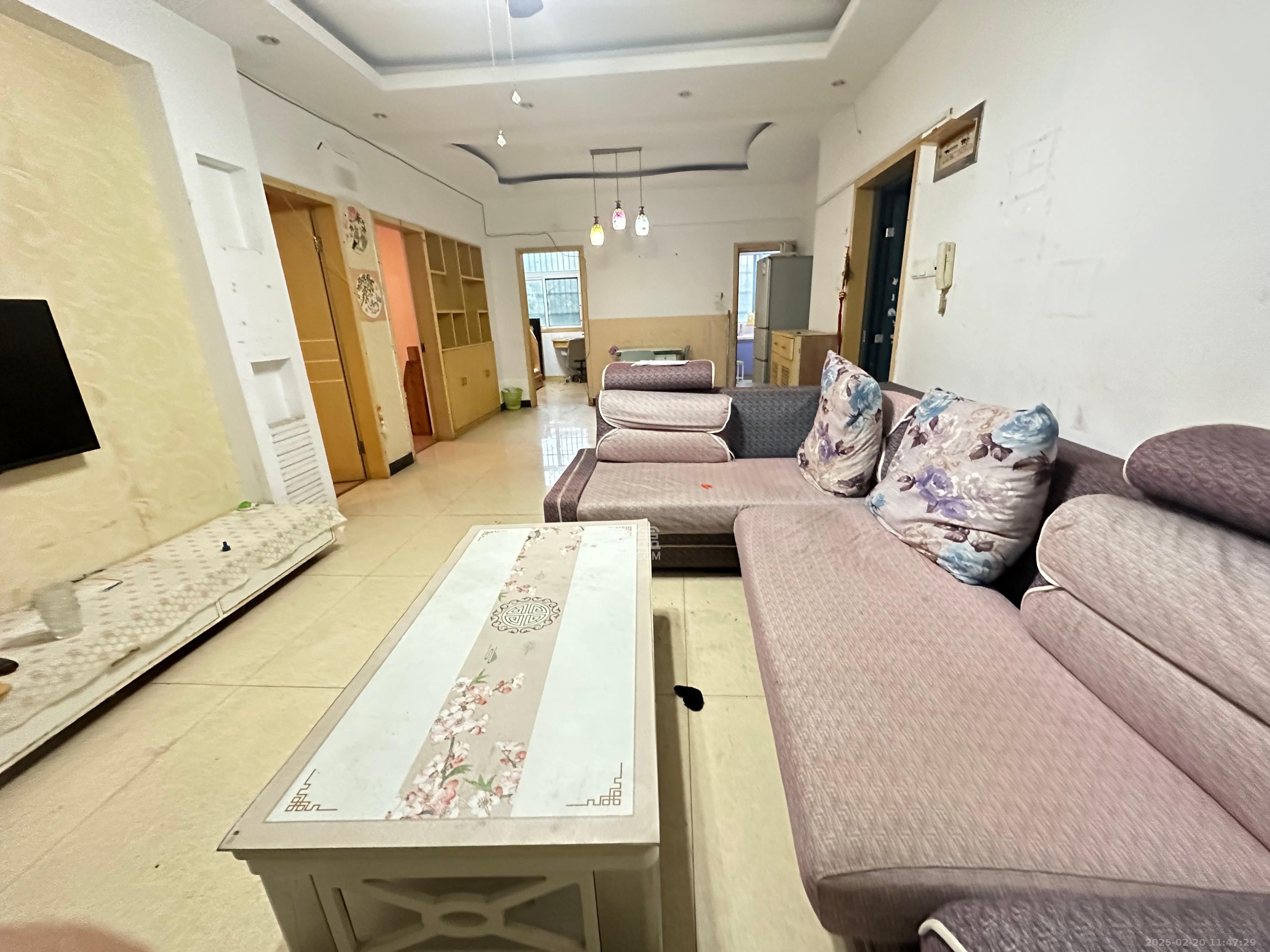 鄱阳小区  1室0厅0卫    1600.0元/月 鄱阳小区  1室0厅0卫    1600.0元/月室内图