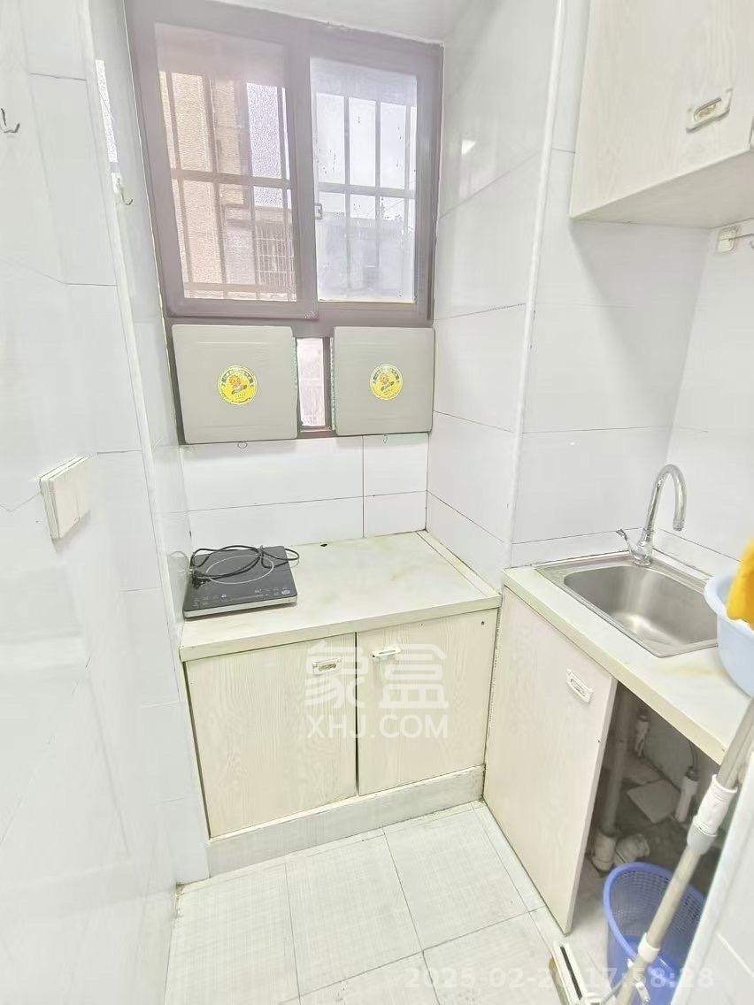 寿星街社区 1室1厅1卫 1300.0元/月 寿星街社区 1室1厅1卫 1300.0元/月室内图