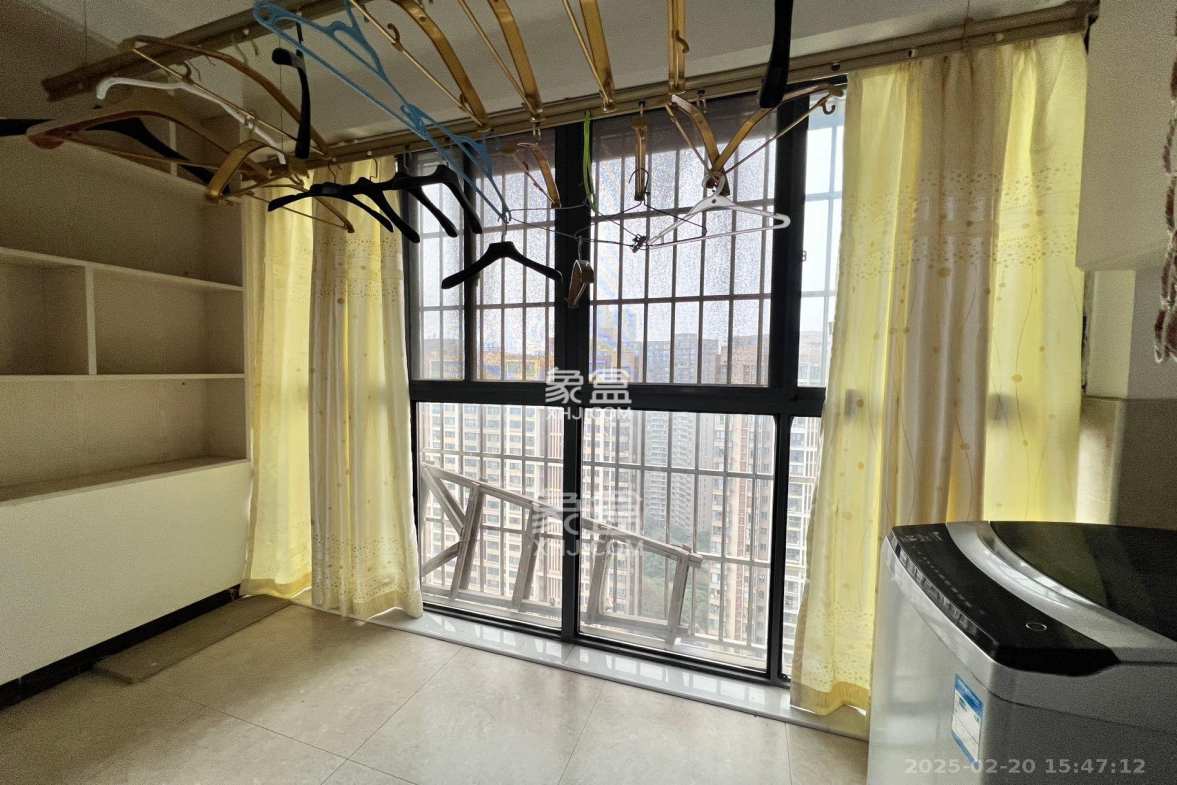 月畔湾 1室2厅1卫 2800.0元/月 月畔湾 1室2厅1卫 2800.0元/月室内图