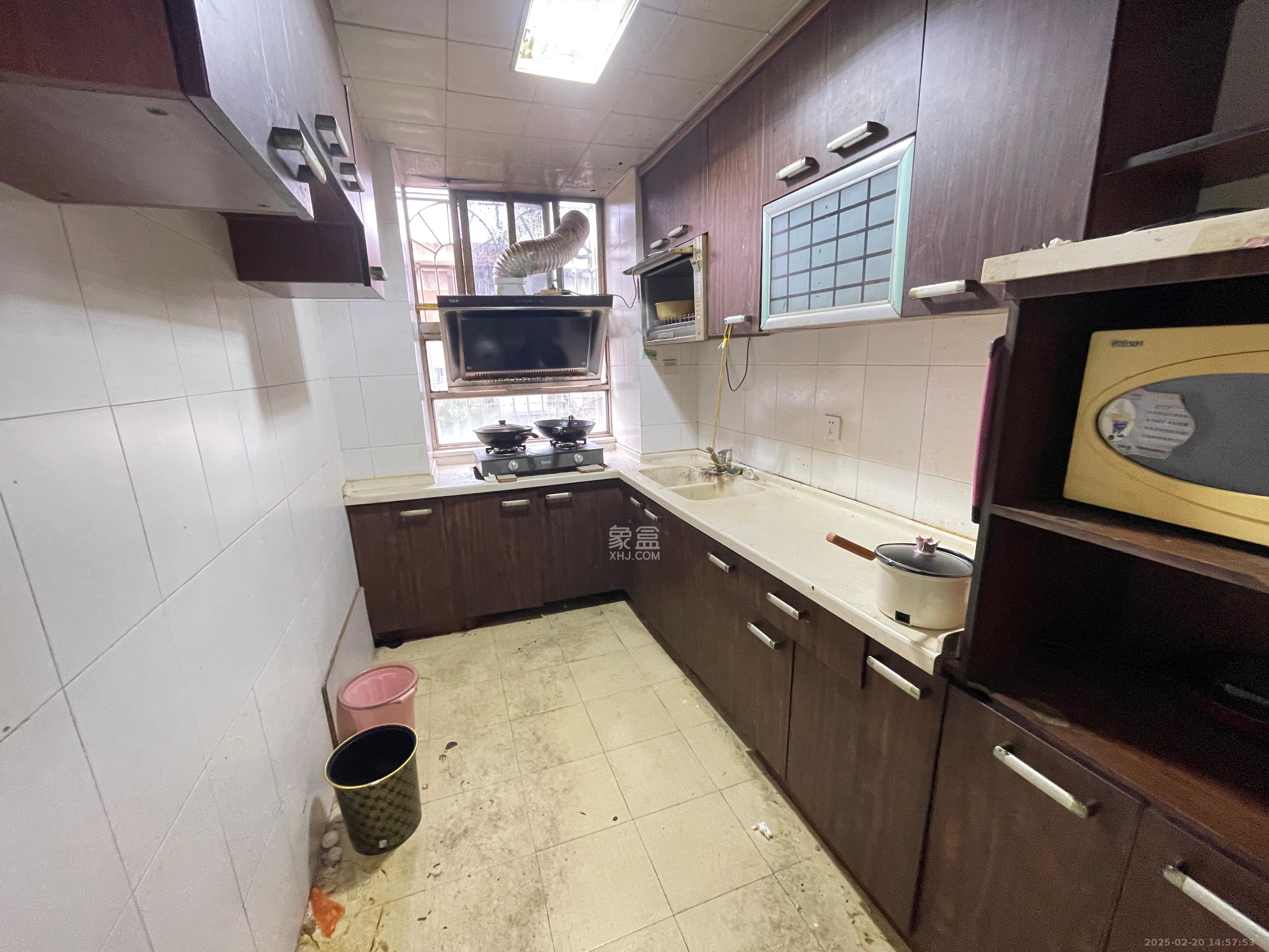 南园小区  4室1厅2卫   2400.00元/月室内图